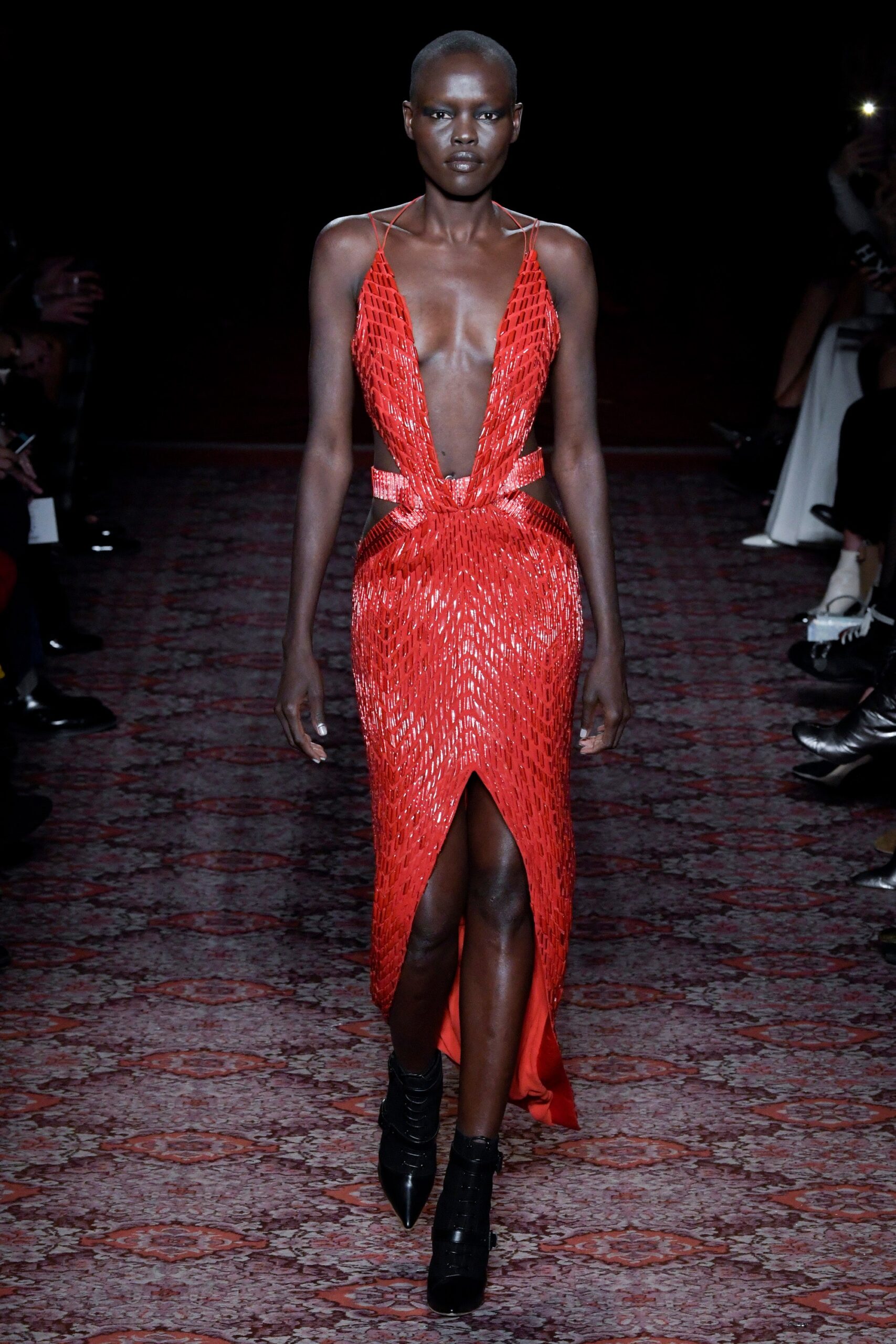 Julien Macdonald F/W 17 Look 35
