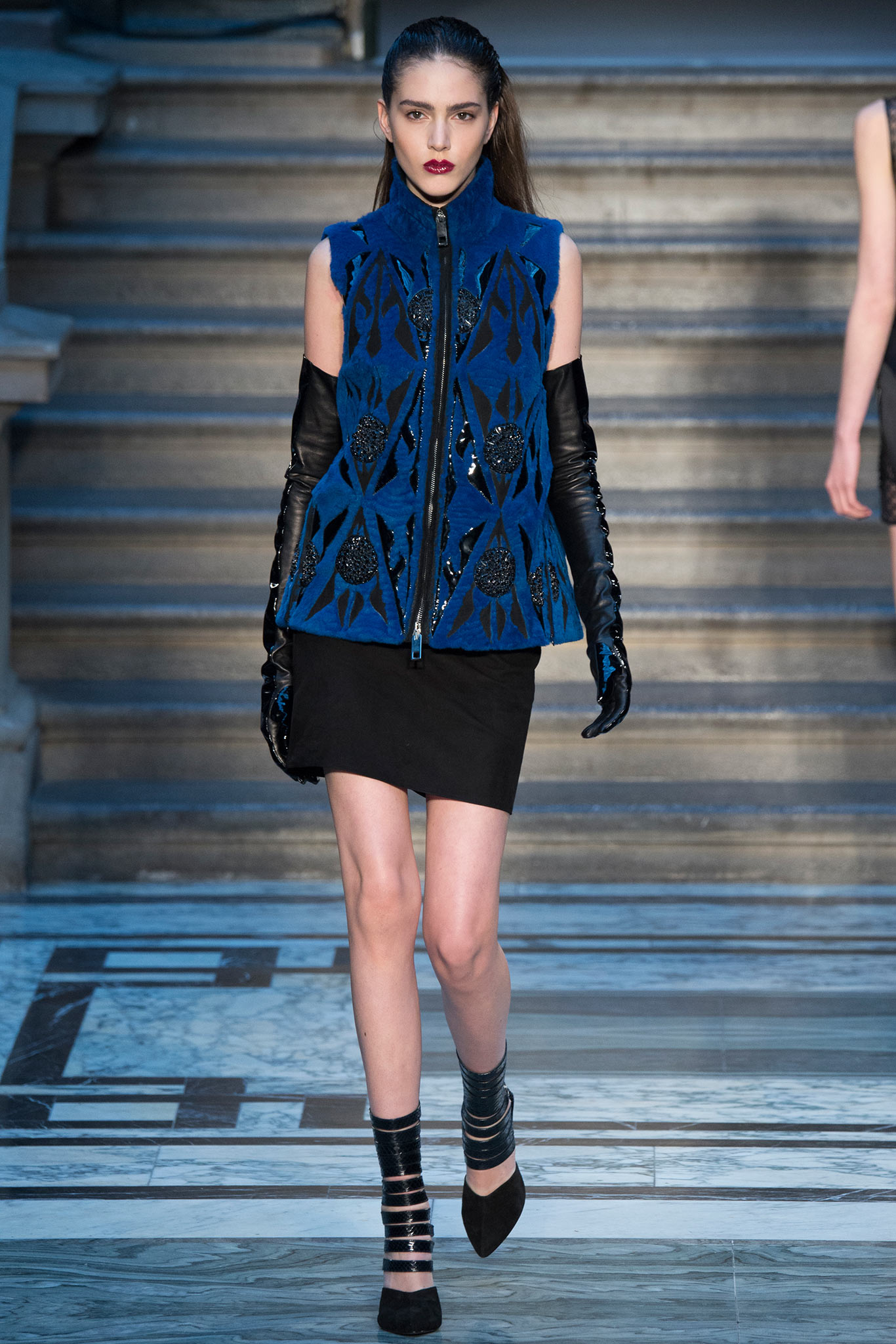 Julien Macdonald F/W 15 Look 25