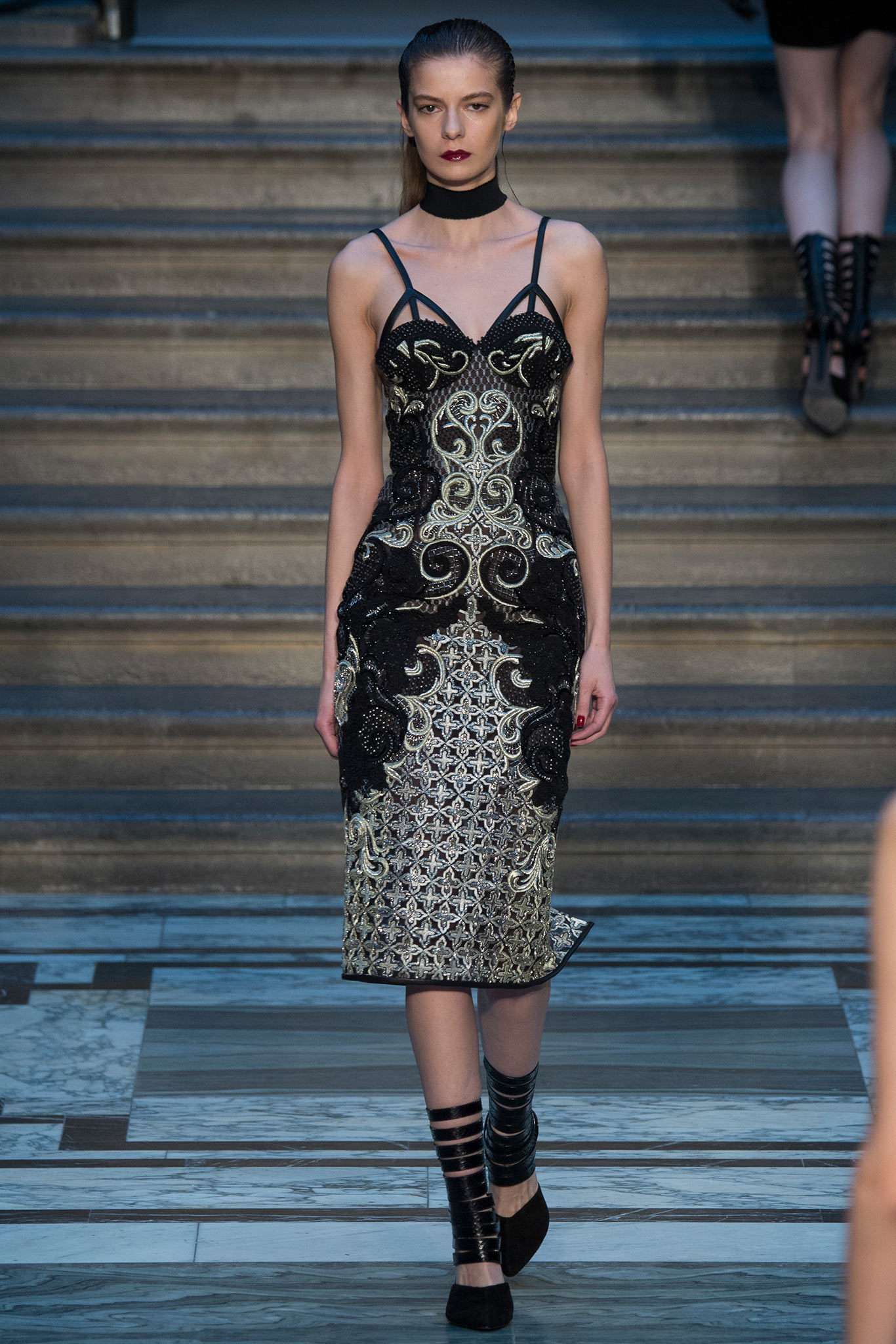 Julien Macdonald F/W 15 Look 32