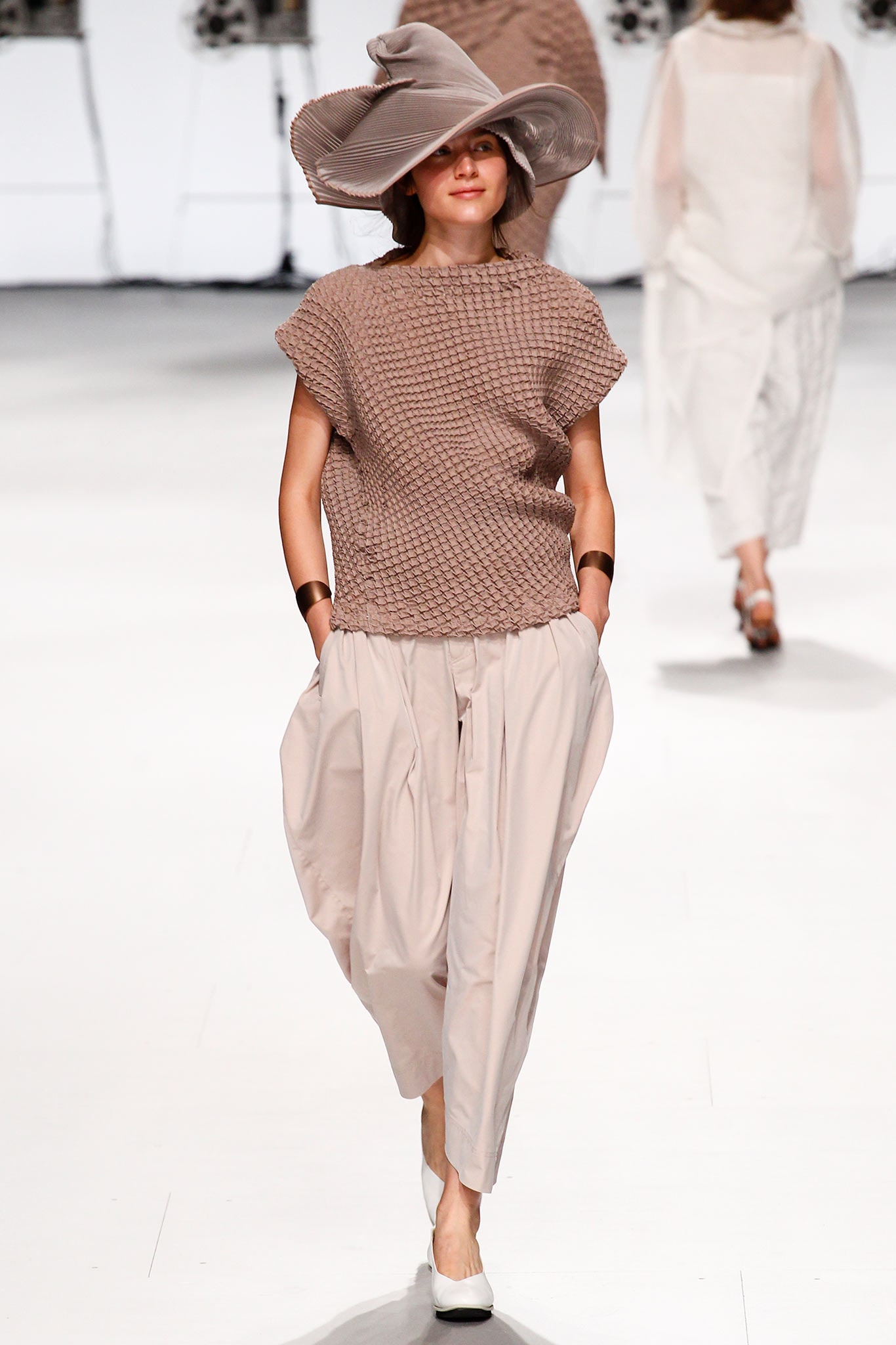 Issey Miyake S/S 15 Look 11