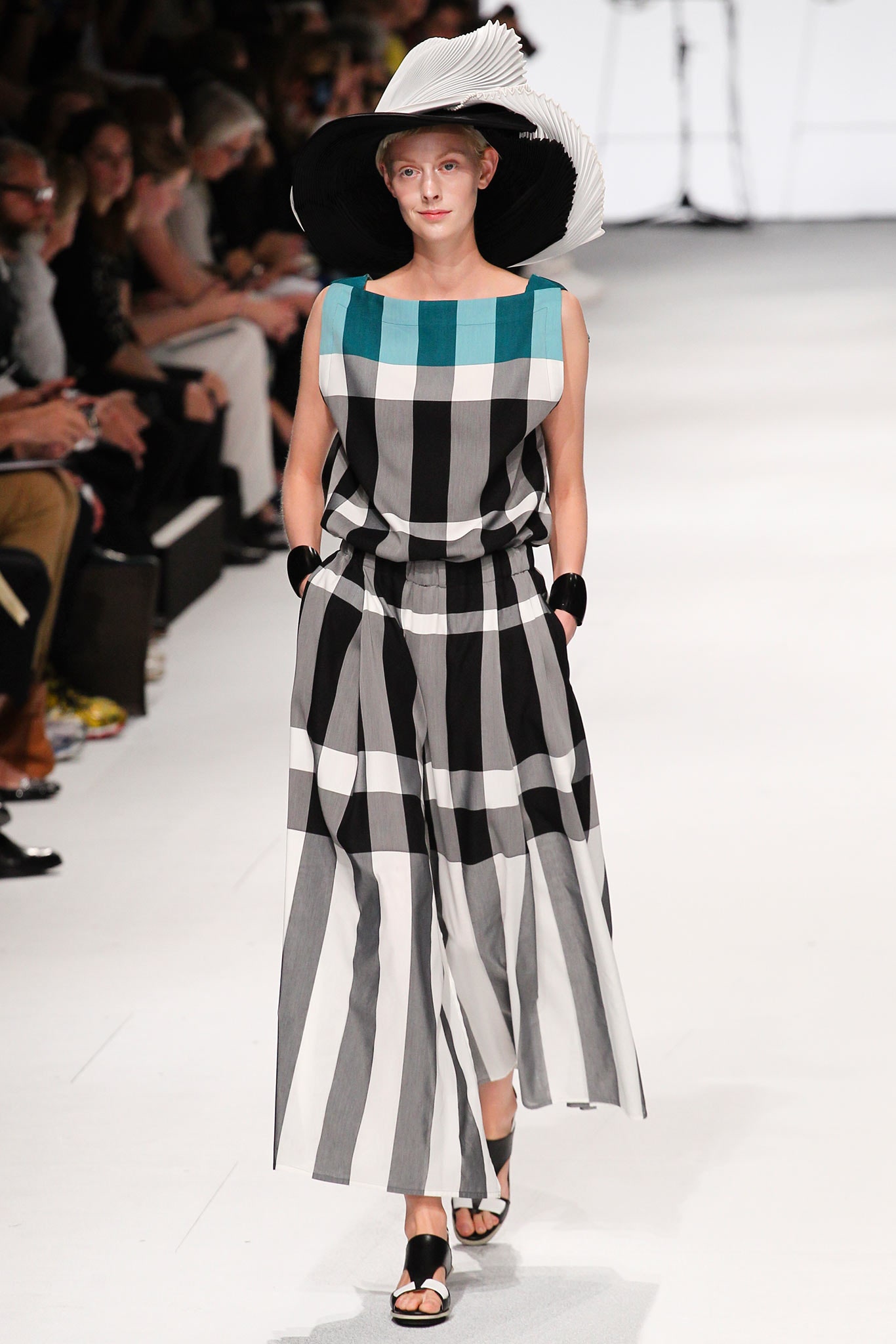 Issey Miyake S/S 15 Look 36