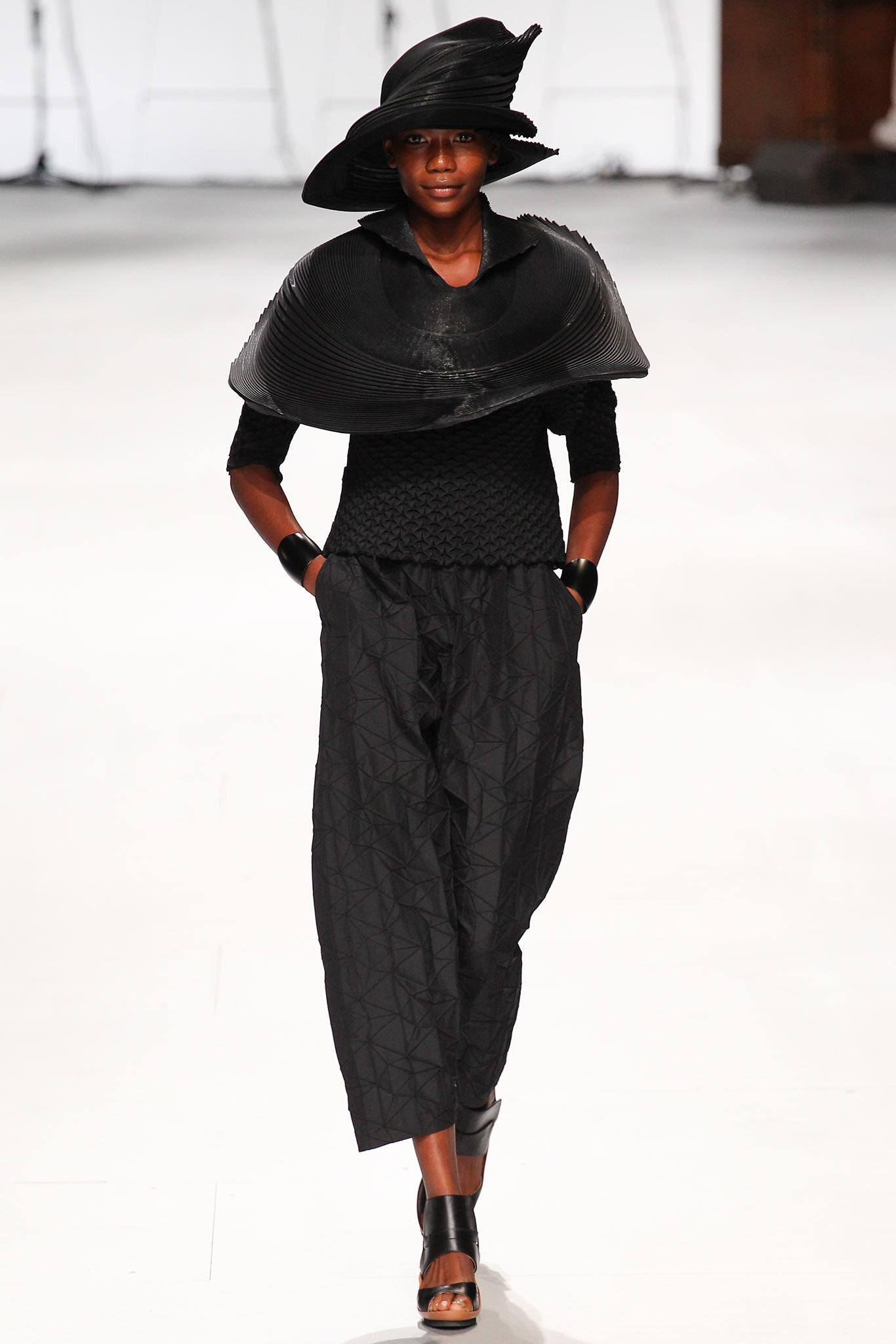 Issey Miyake S/S 15 Look 37