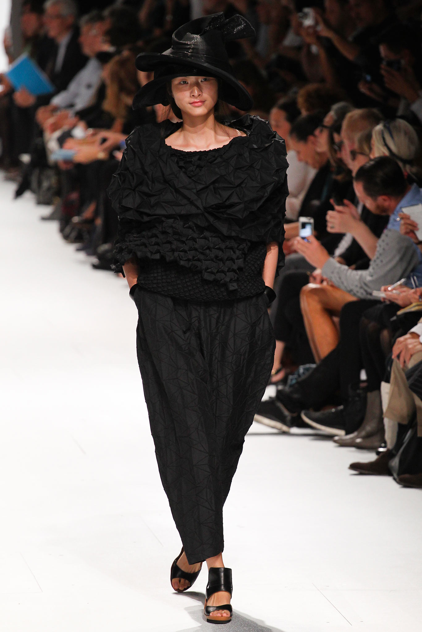 Issey Miyake S/S 15 Look 39
