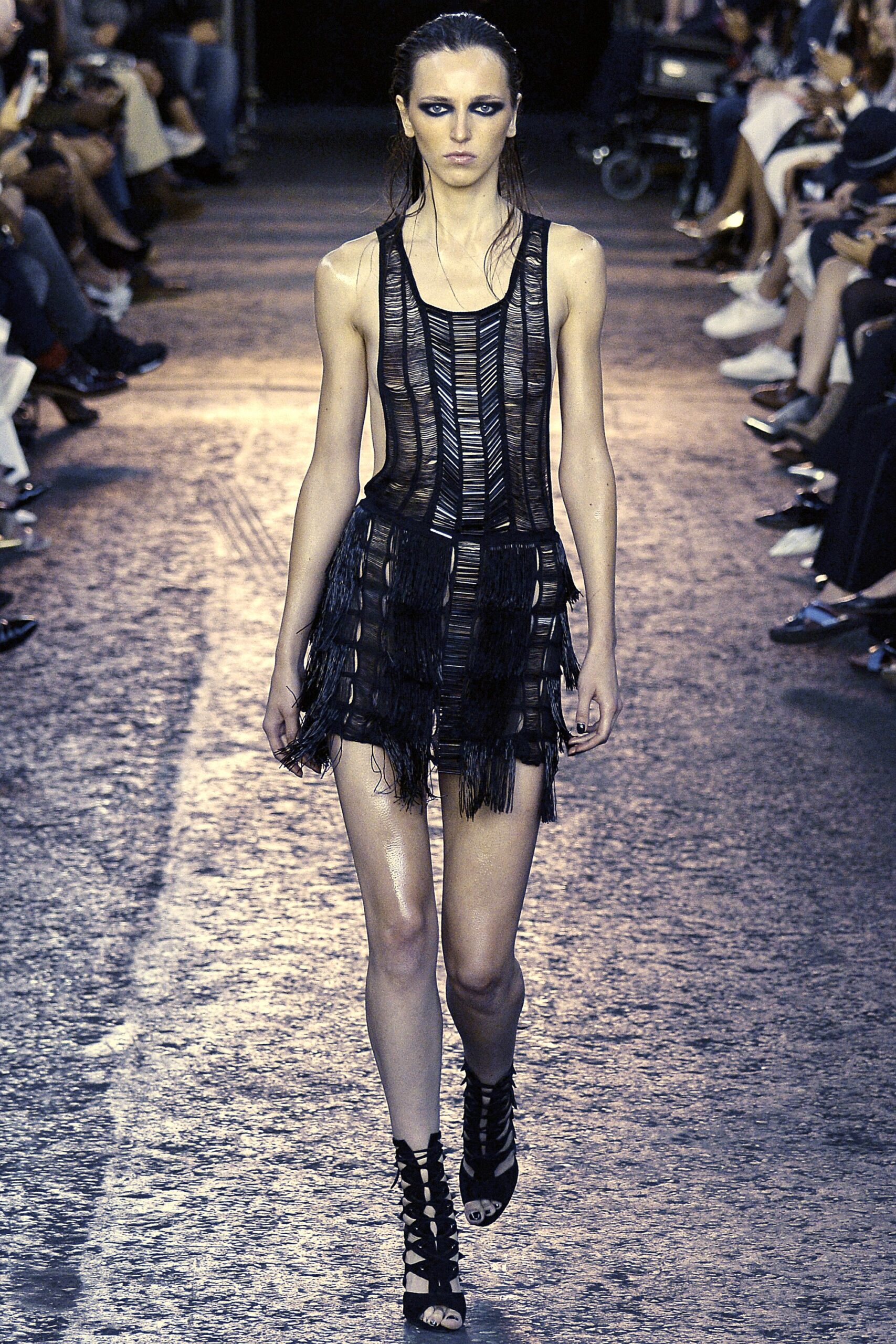Julien Macdonald Spring 2016 Ready-to-Wear