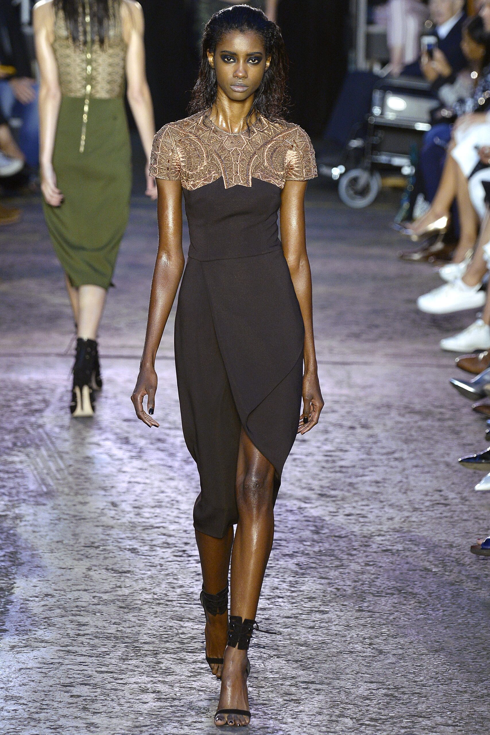 Julien Macdonald S/S 16 Look 9