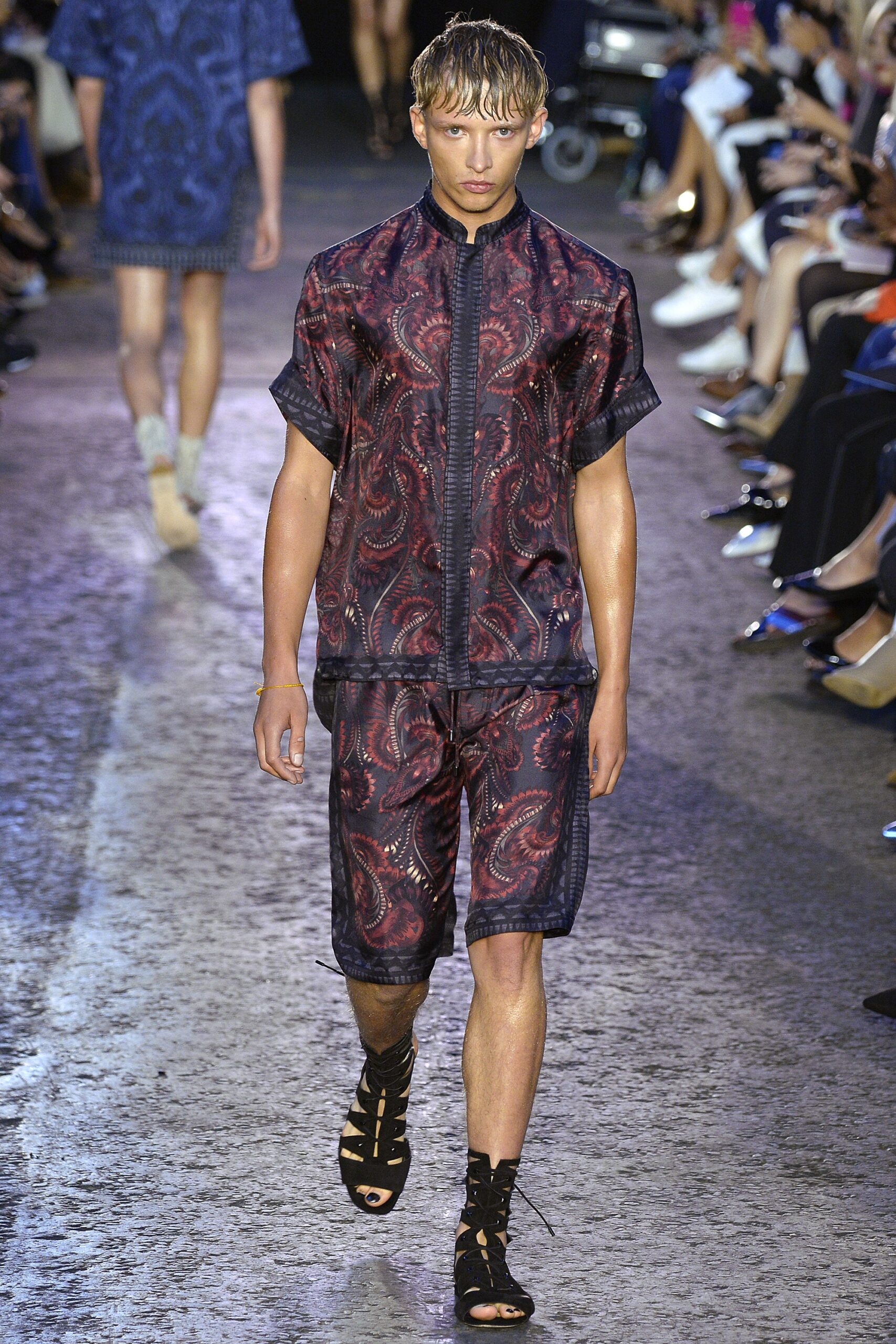 Julien Macdonald S/S 16 Look 13