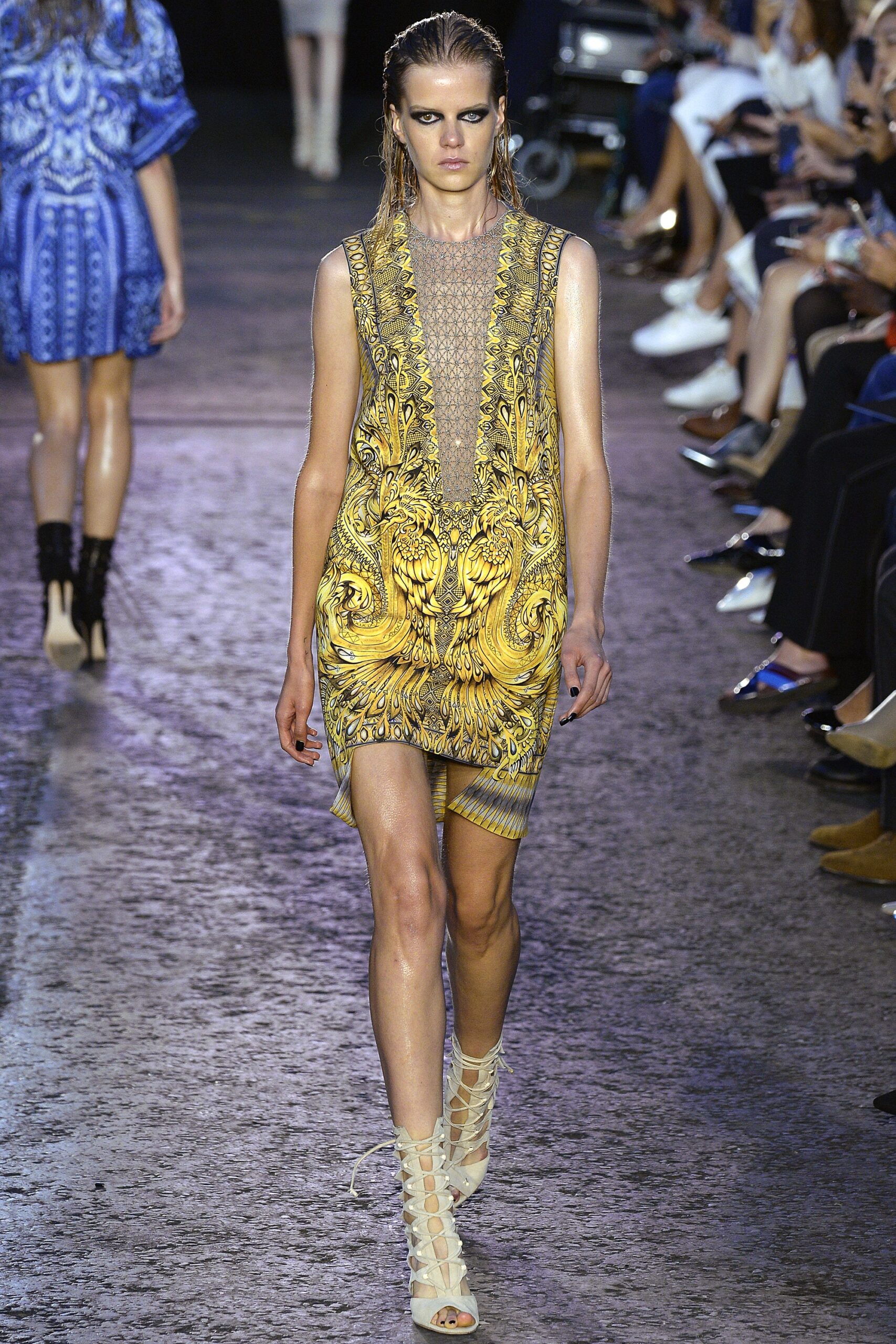 Julien Macdonald S/S 16 Look 15