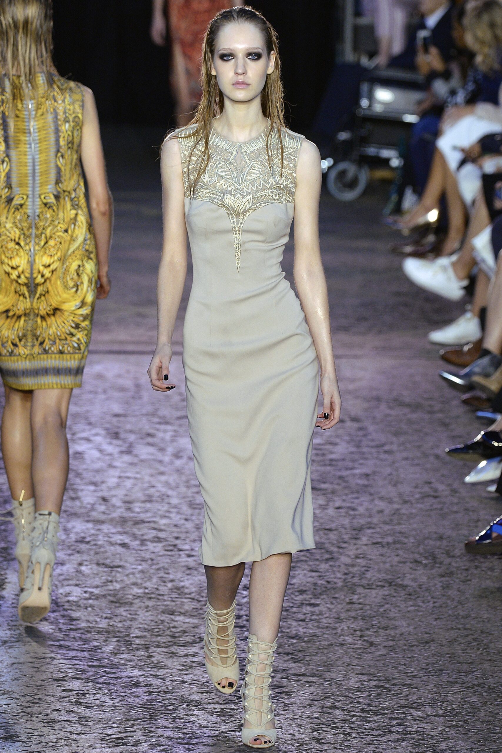 Julien Macdonald S/S 16 Look 16