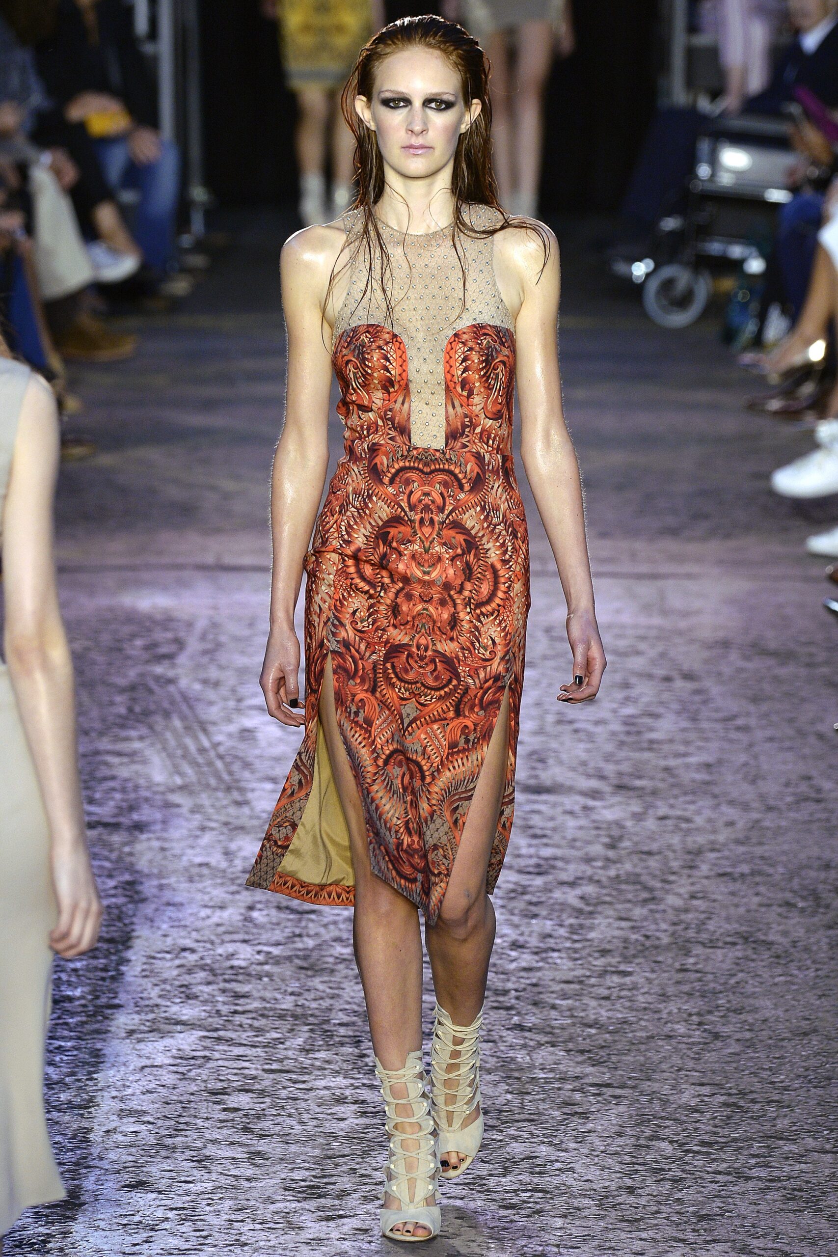 Julien Macdonald S/S 16 Look 17