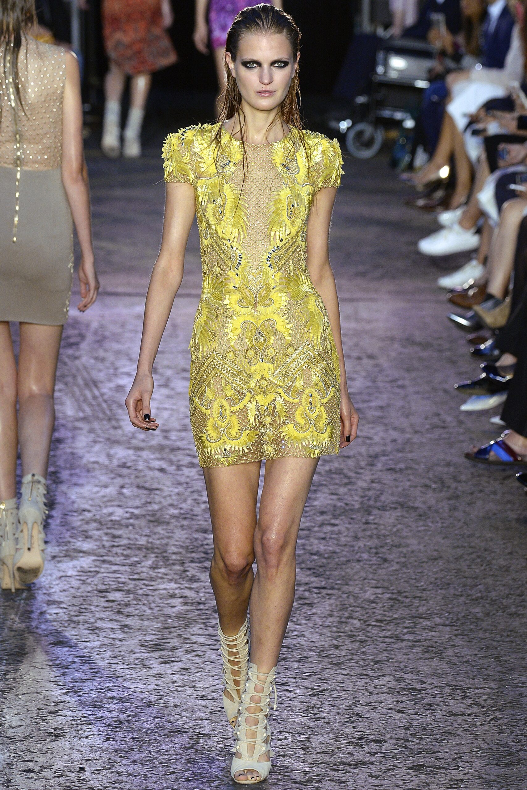 Julien Macdonald S/S 16 Look 19
