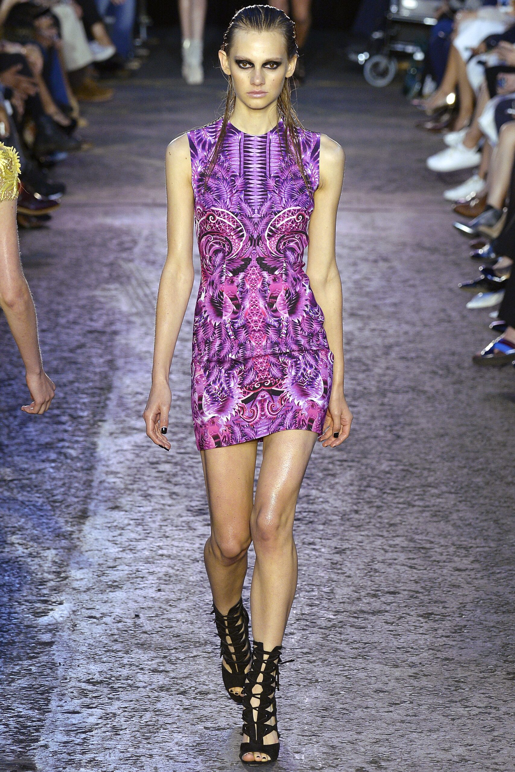 Julien Macdonald S/S 16 Look 20