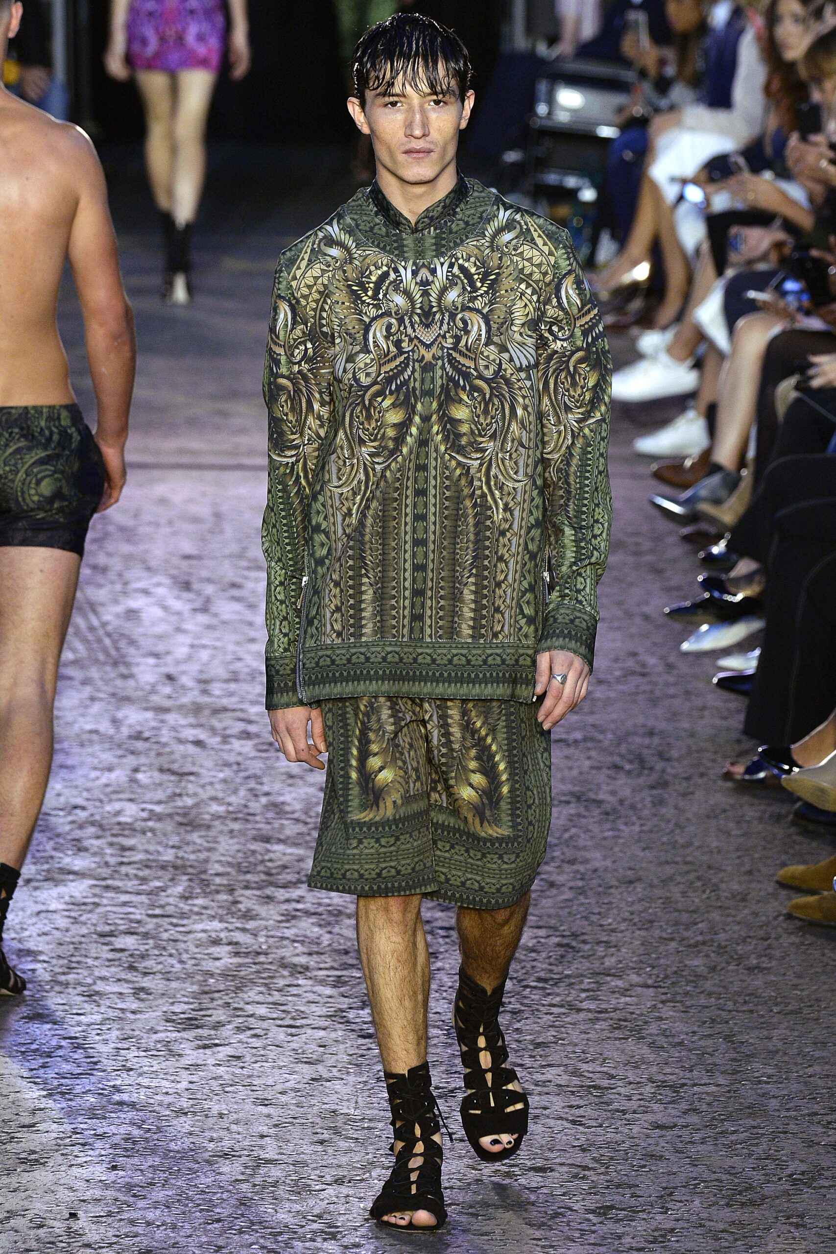 Julien Macdonald S/S 16 Look 22