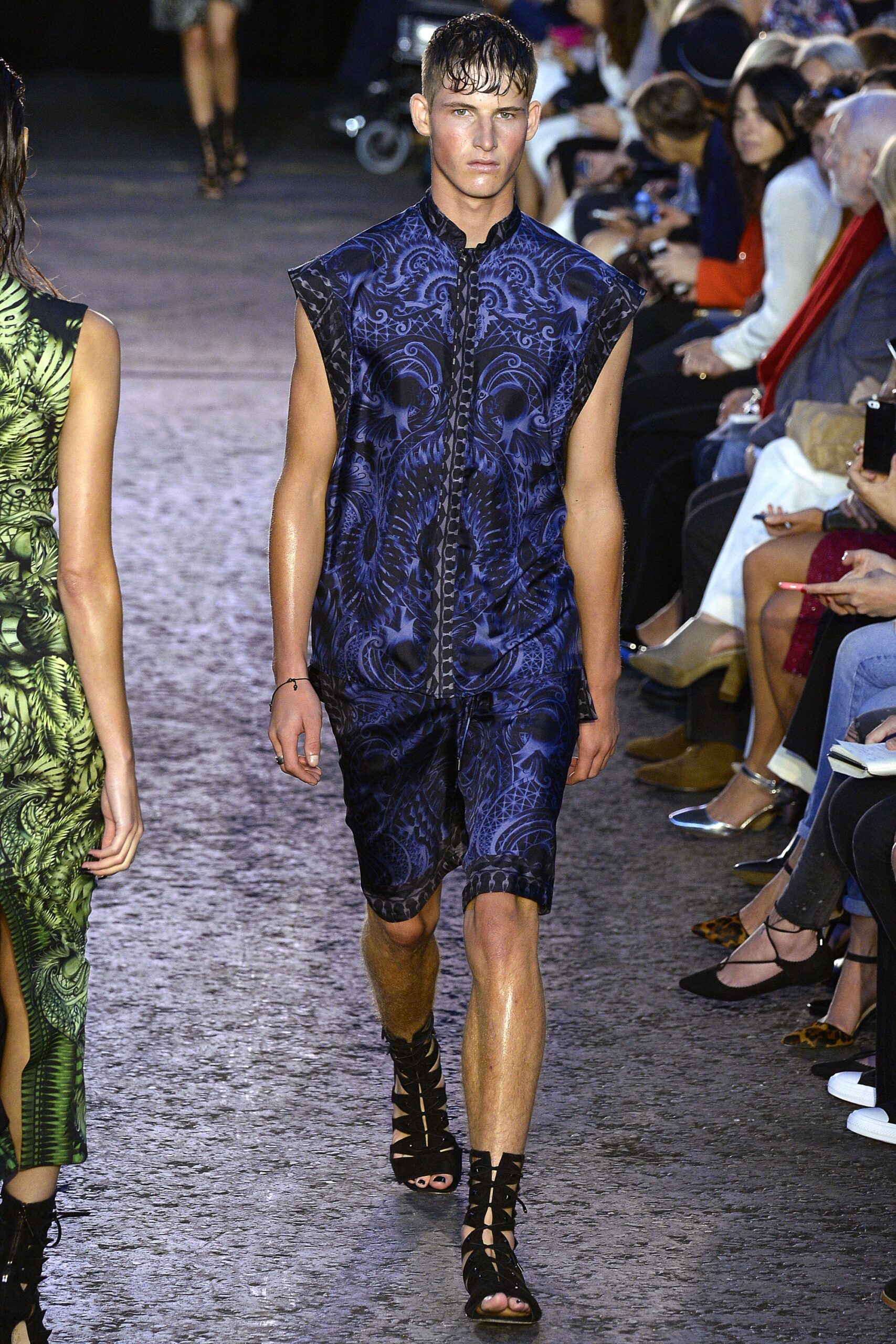 Julien Macdonald S/S 16 Look 24