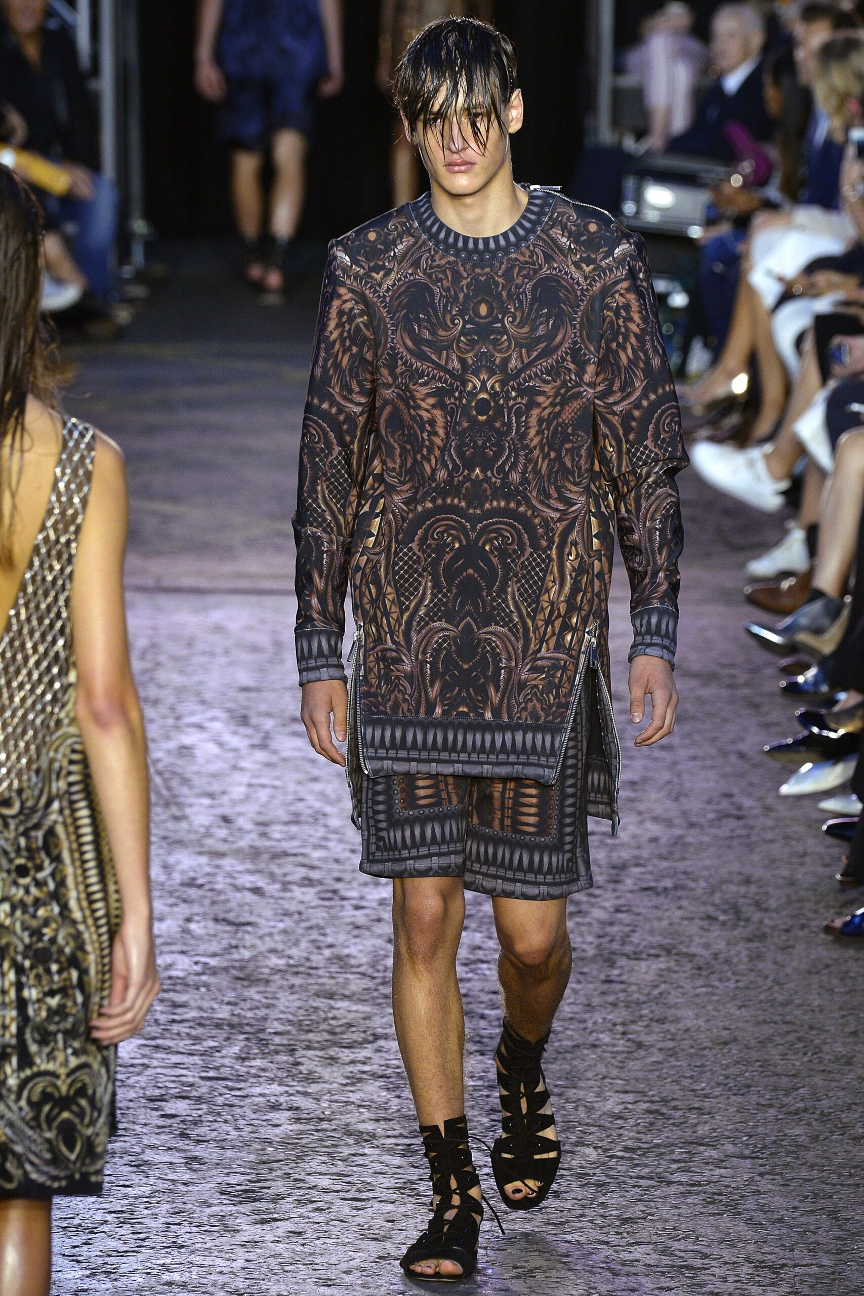 Julien Macdonald S/S 16 Look 26