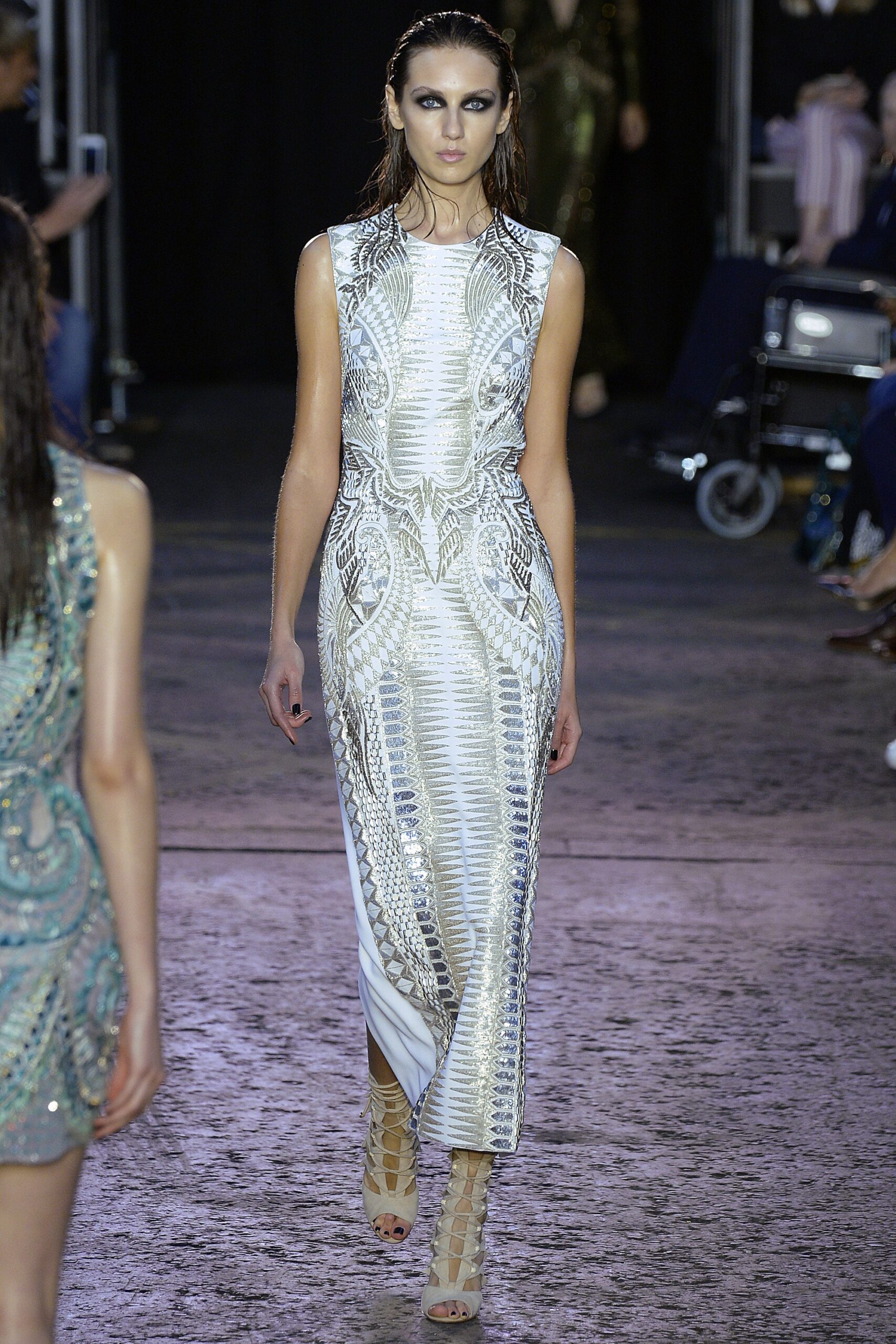 Julien Macdonald S/S 16 Look 36
