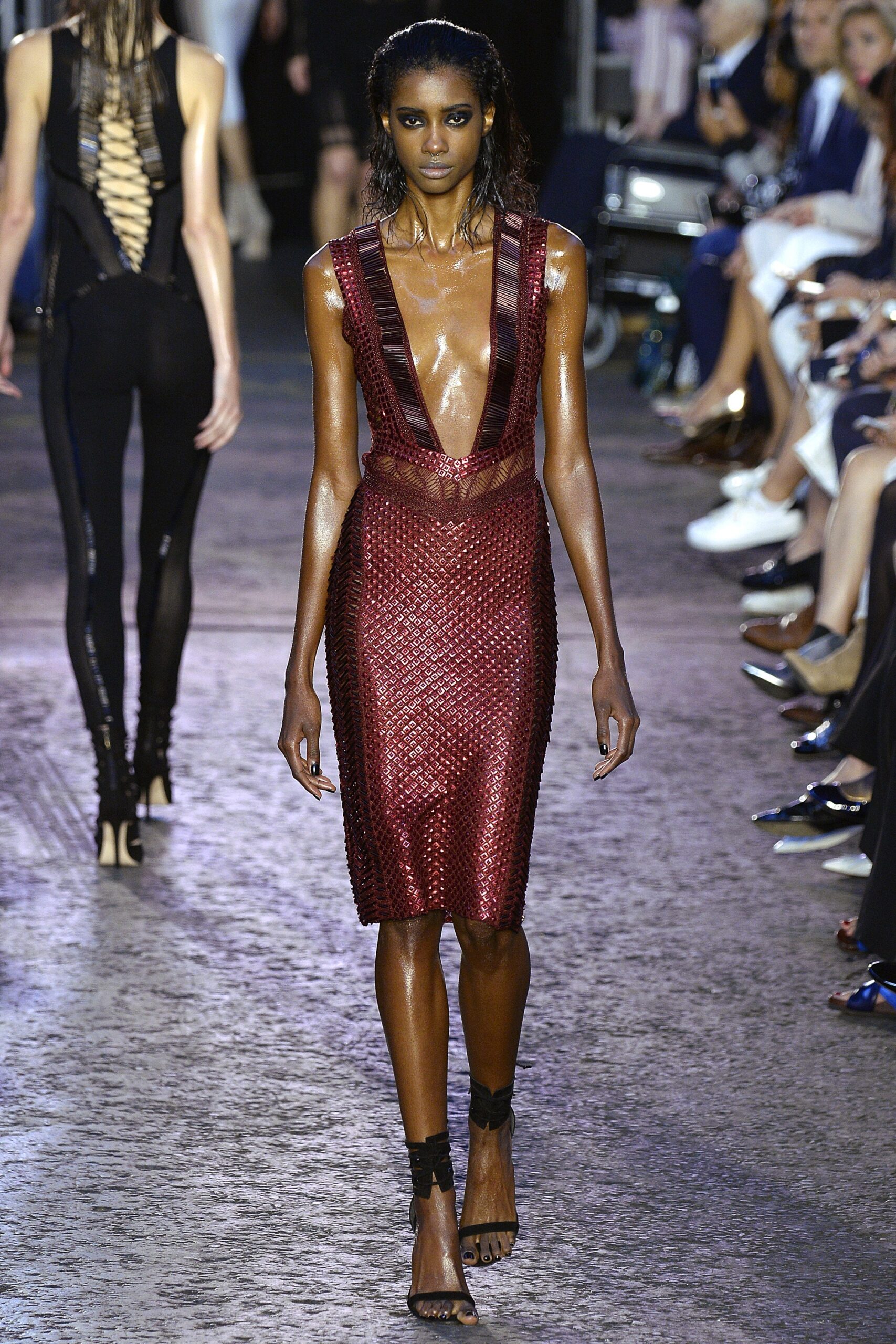 Julien Macdonald S/S 16 Look 40