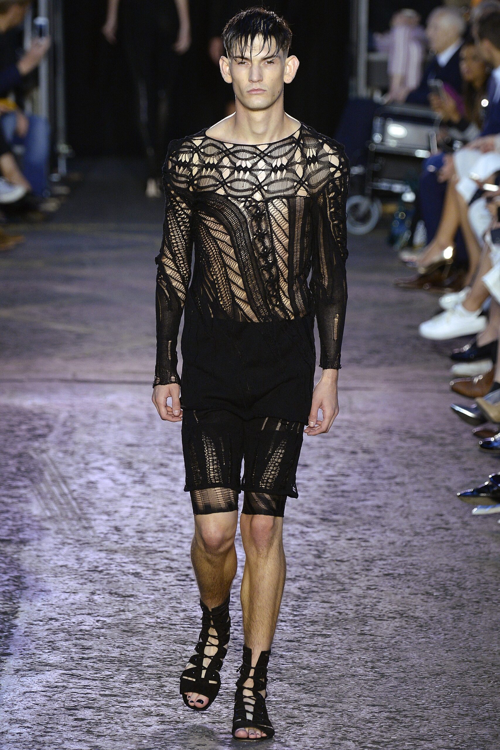 Julien Macdonald S/S 16 Look 41