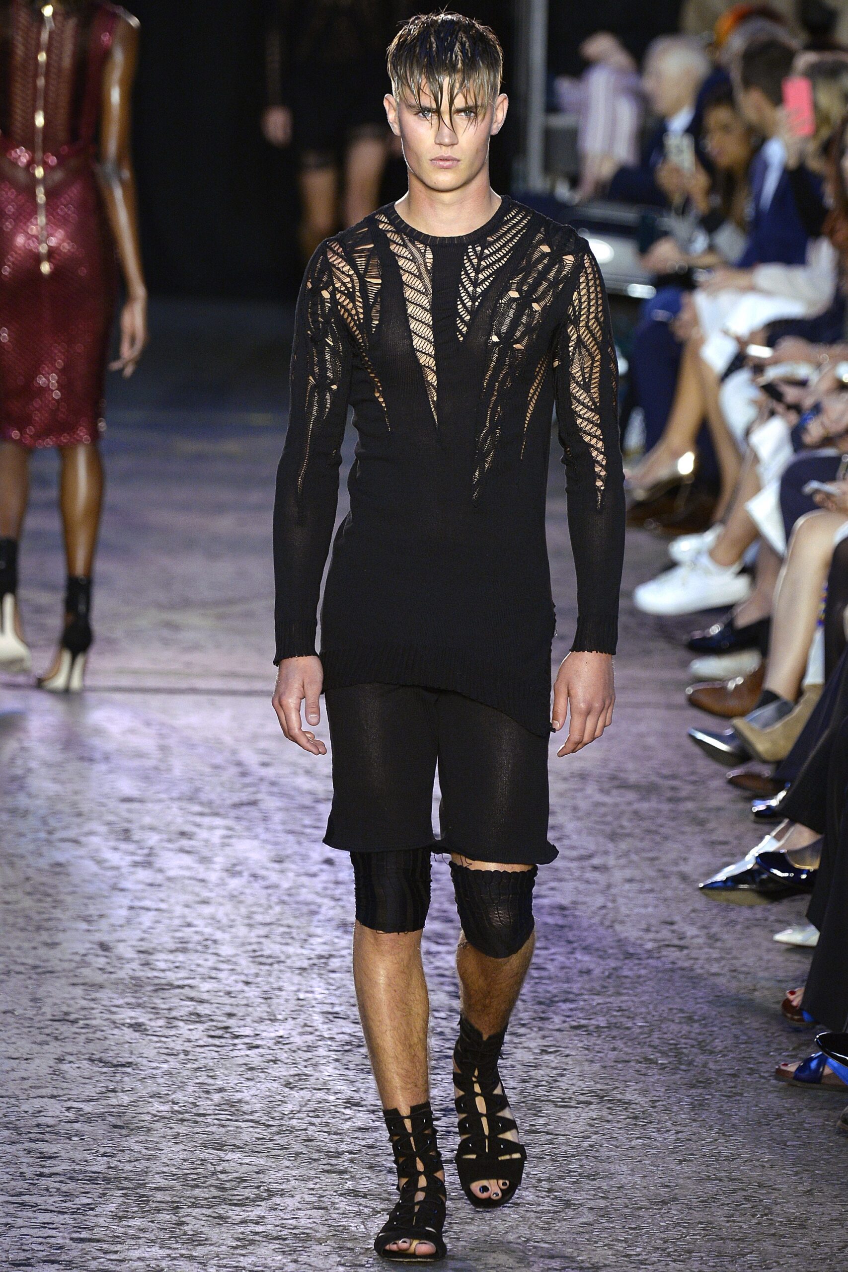 Julien Macdonald S/S 16 Look 42