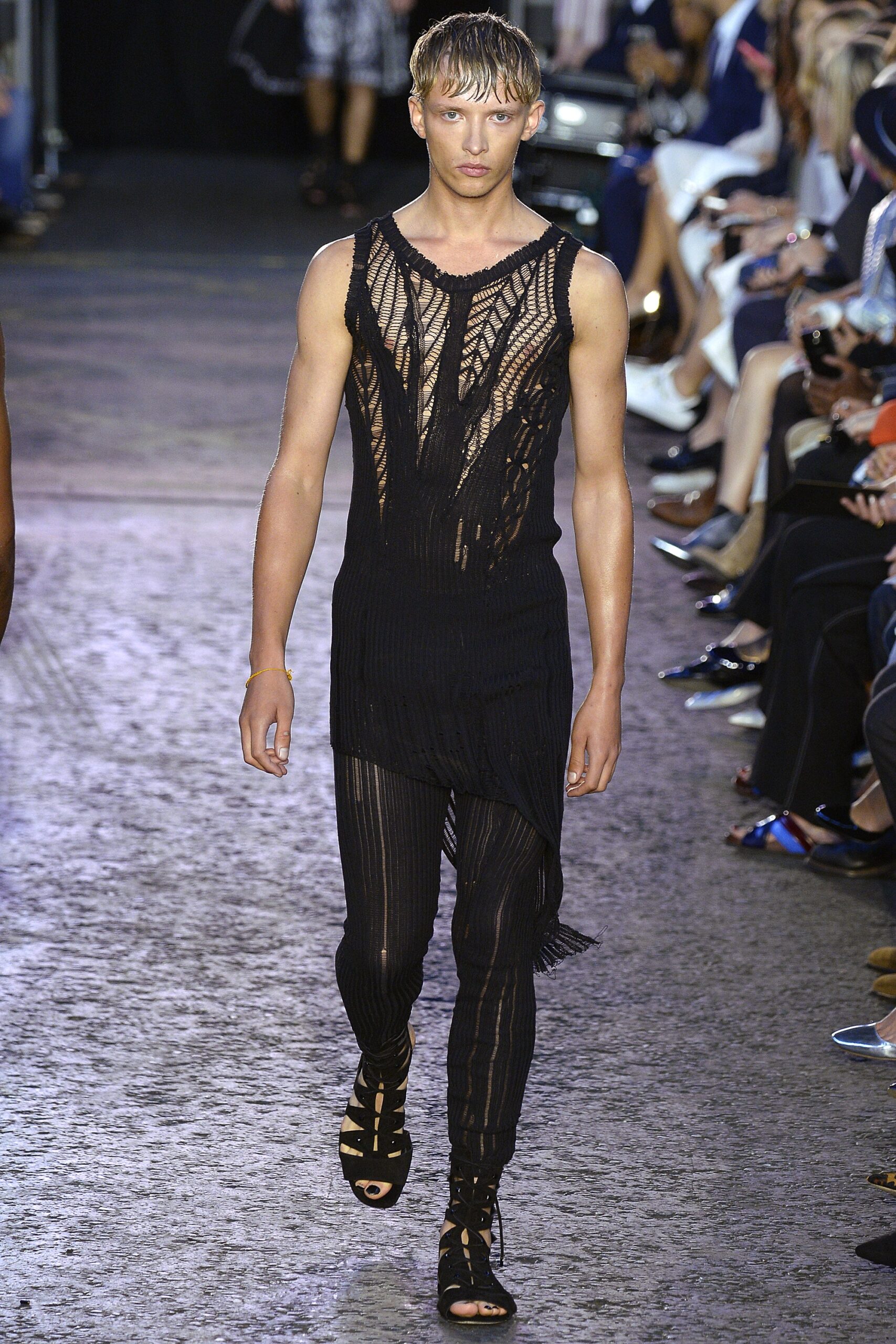 Julien Macdonald S/S 16 Look 45