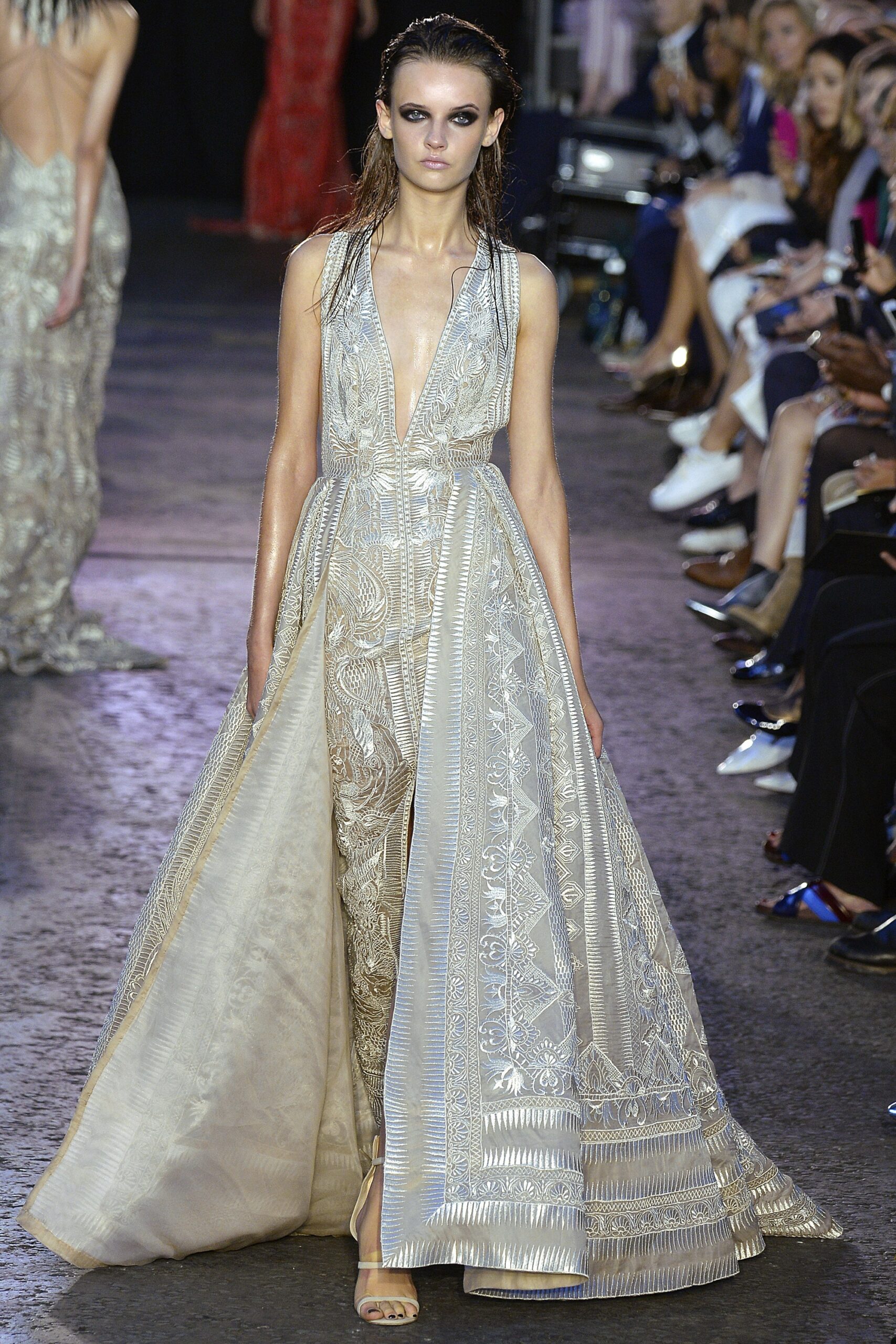 Julien Macdonald S/S 16 Look 50