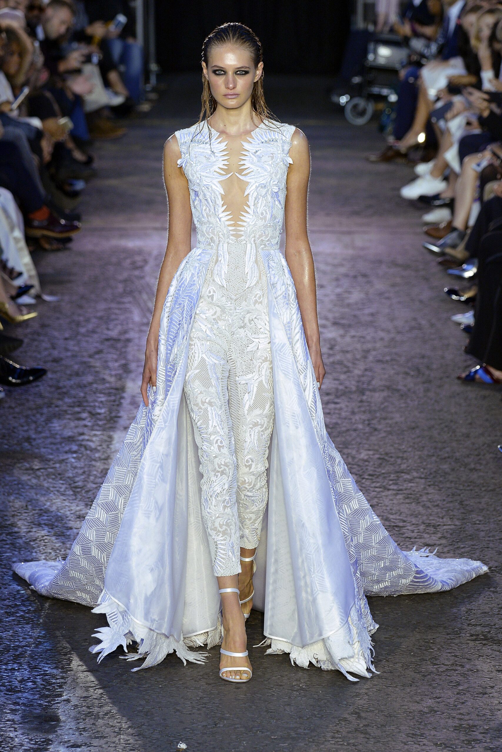 Julien Macdonald S/S 16 Look 52