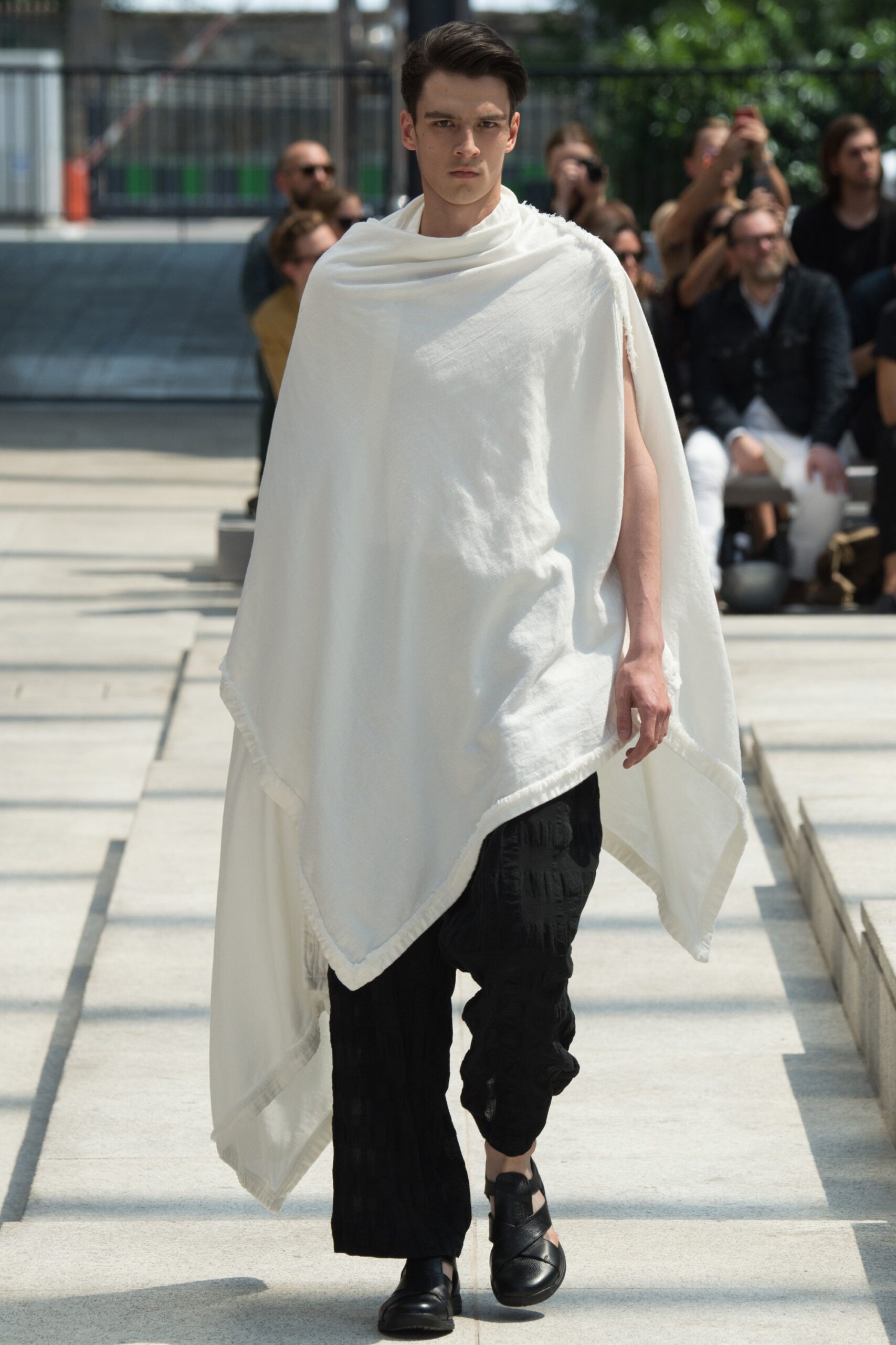 Issey Miyake S/S 17 Menswear Look 4
