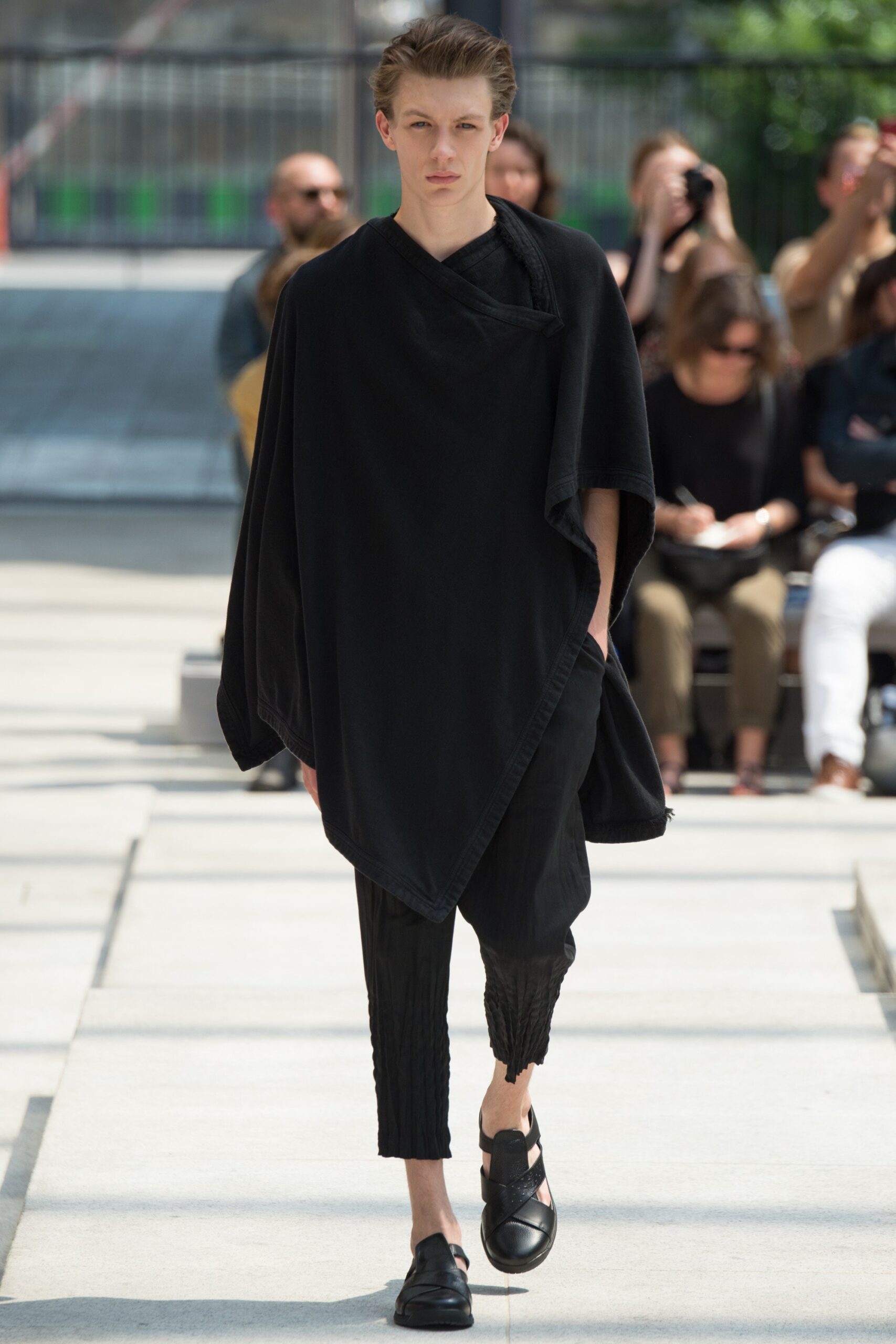 Issey Miyake S/S 17 Menswear Look 7