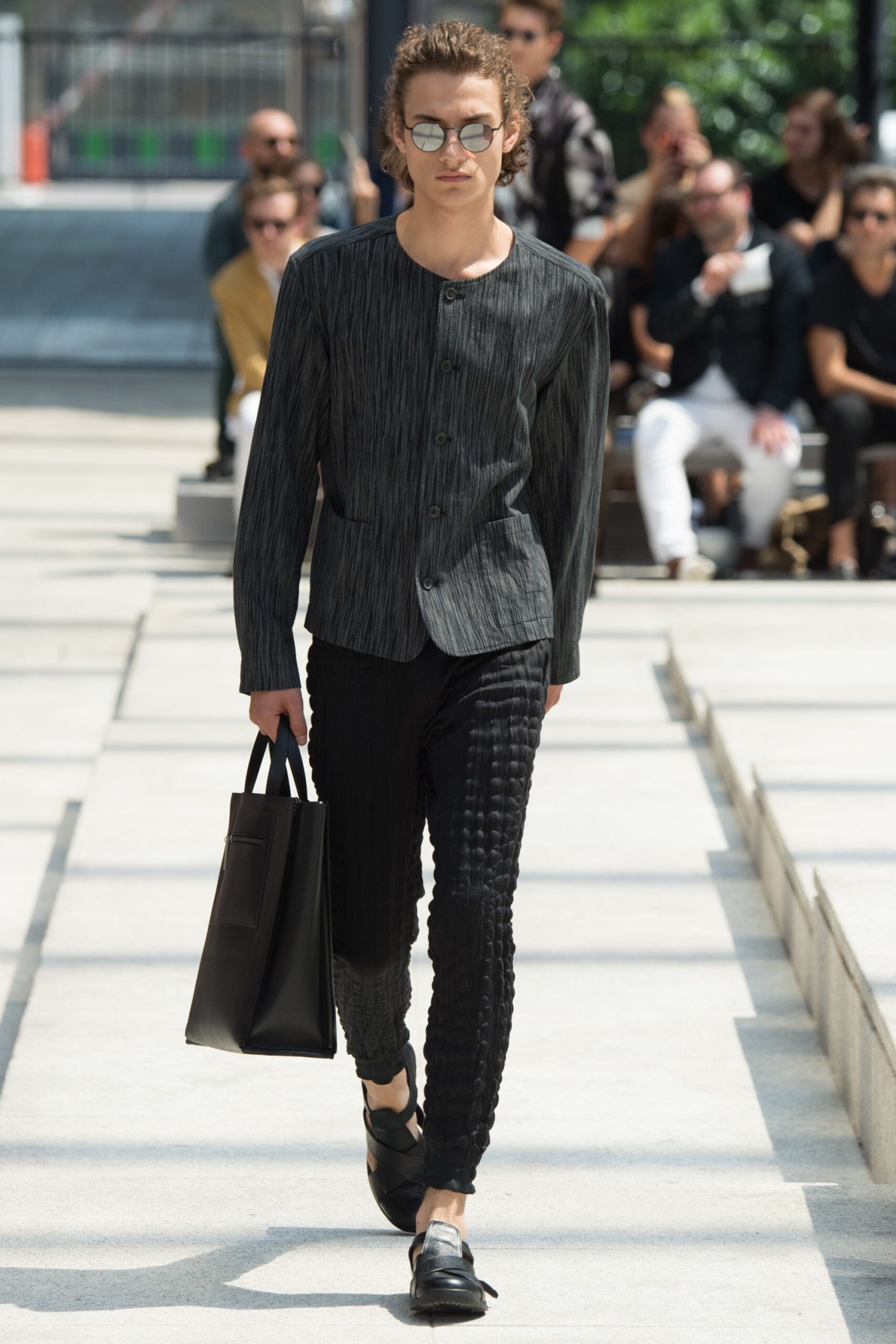 Issey Miyake S/S 17 Menswear Look 16