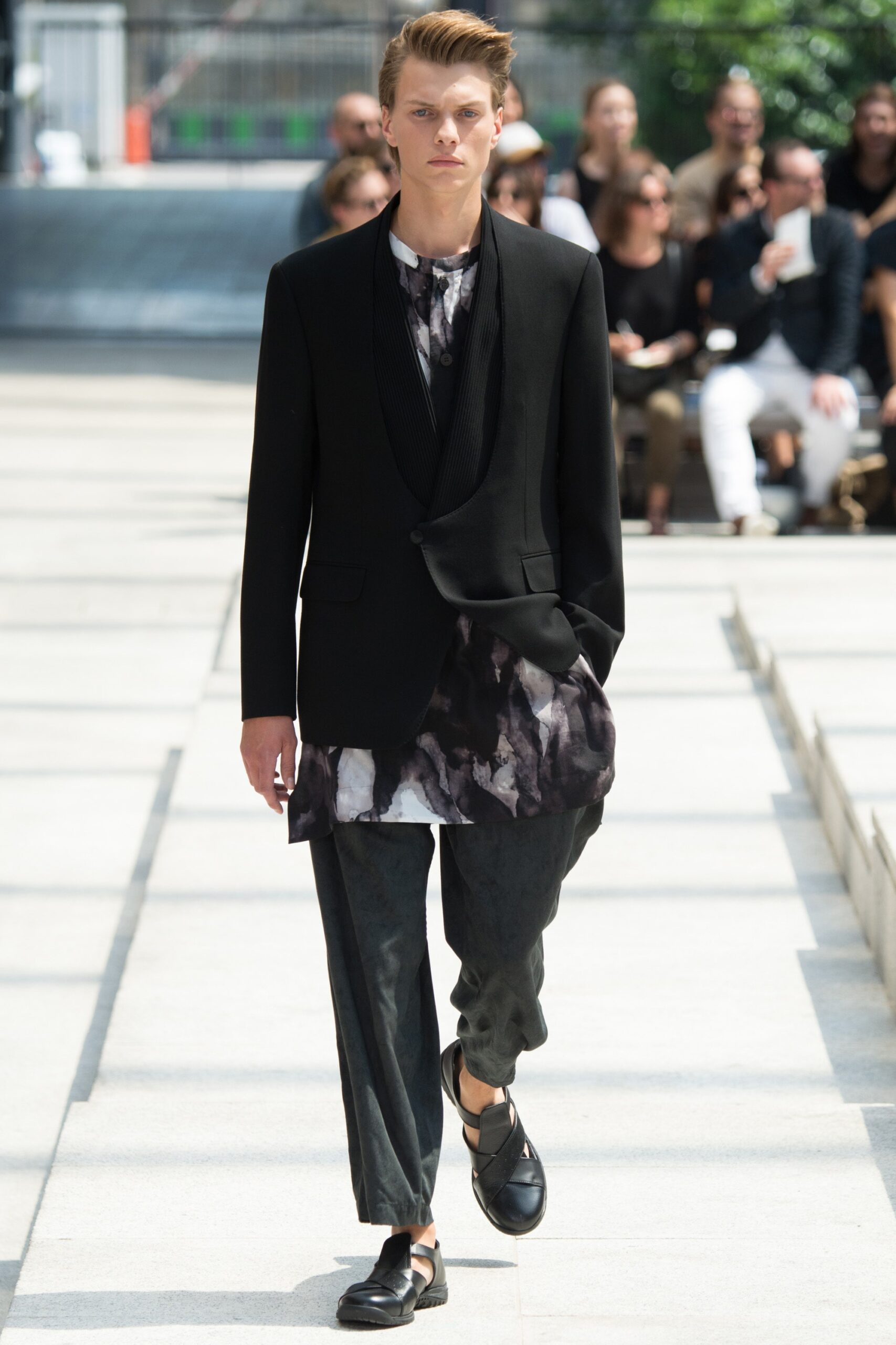 Issey Miyake S/S 17 Menswear Look 18
