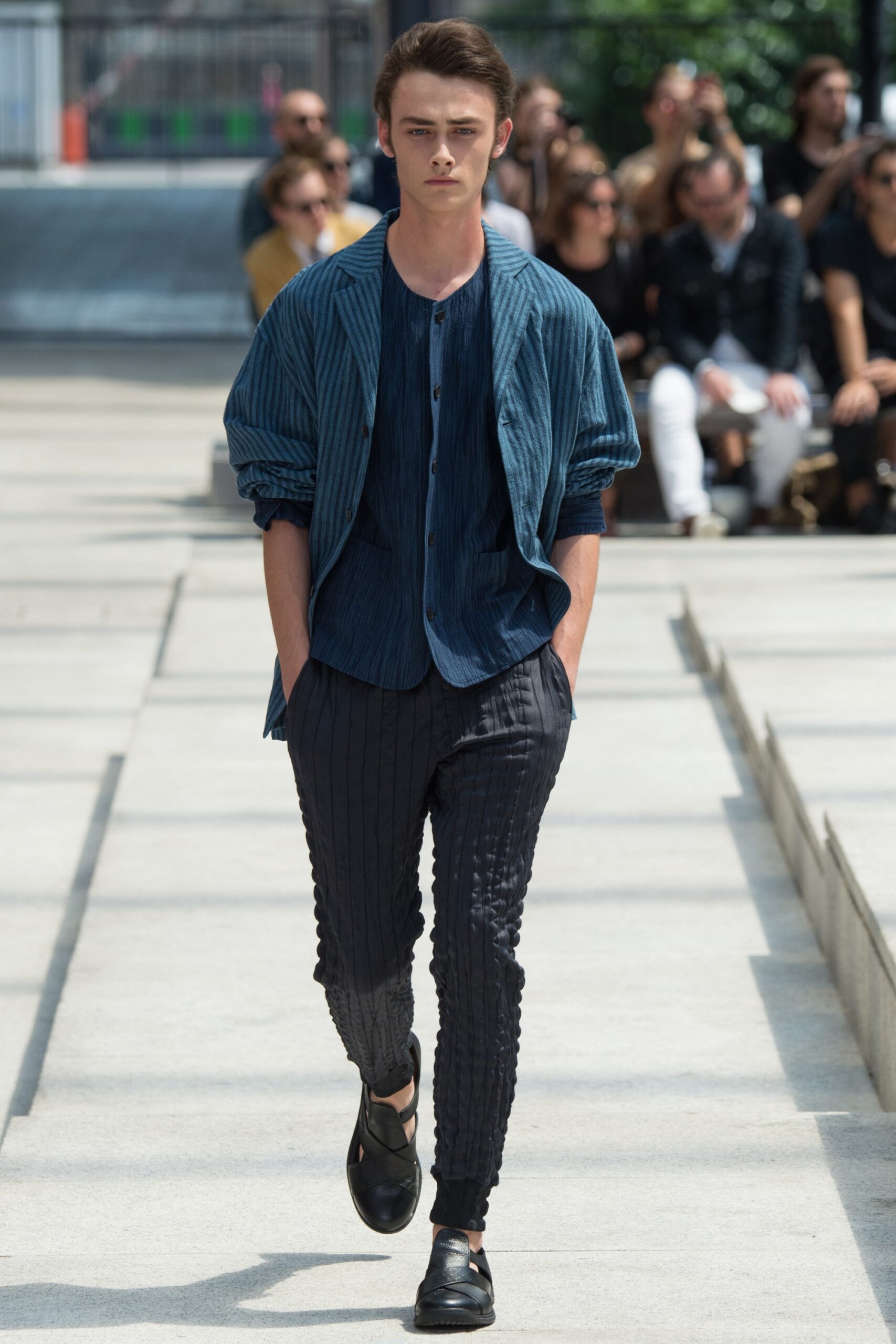 Issey Miyake S/S 17 Menswear Look 22