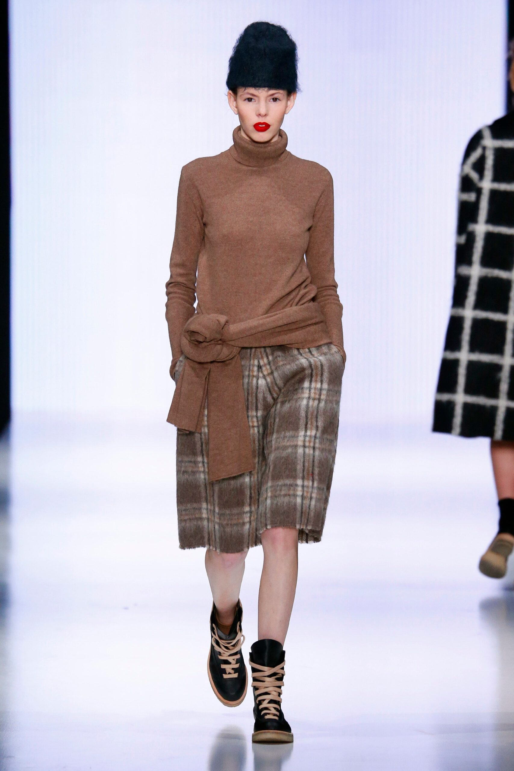 Julia Nikolaeva Russia F/W 16 Look 6