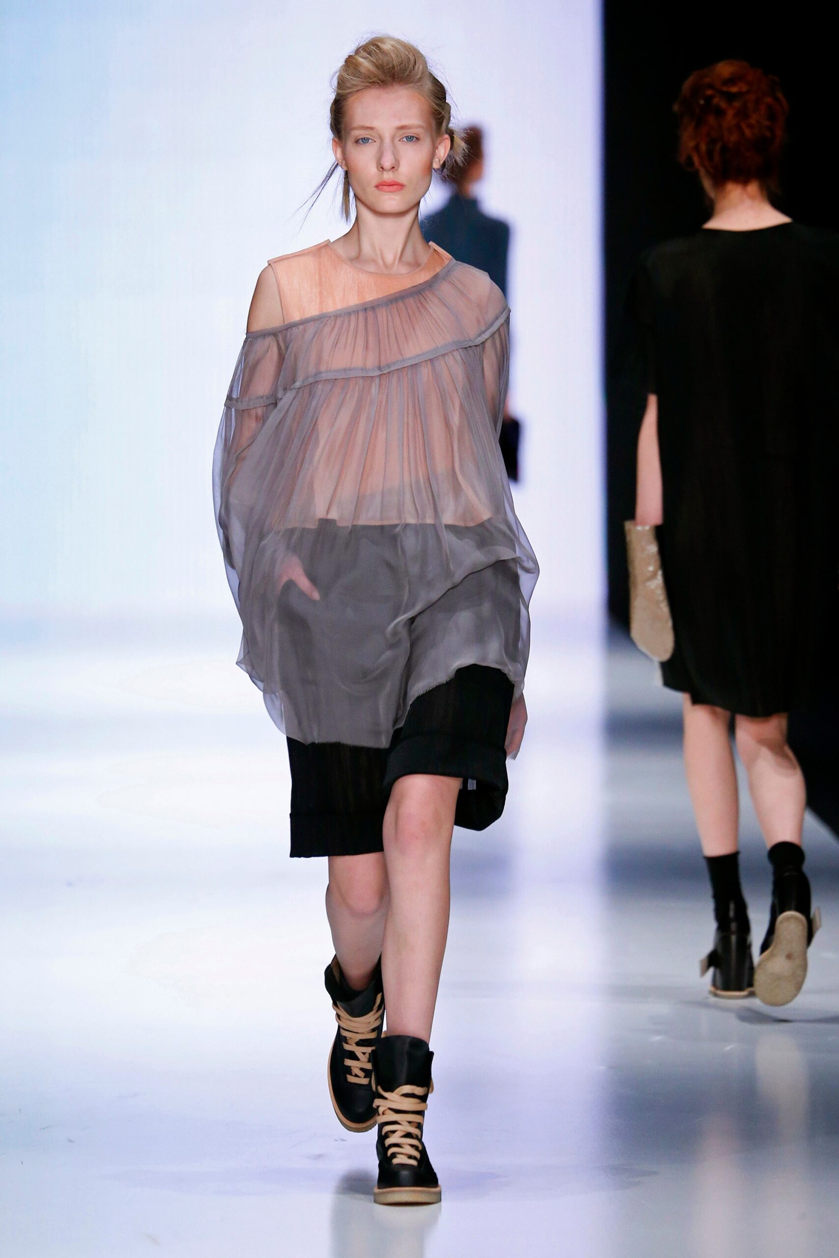 Julia Nikolaeva Russia F/W 16 Look 17
