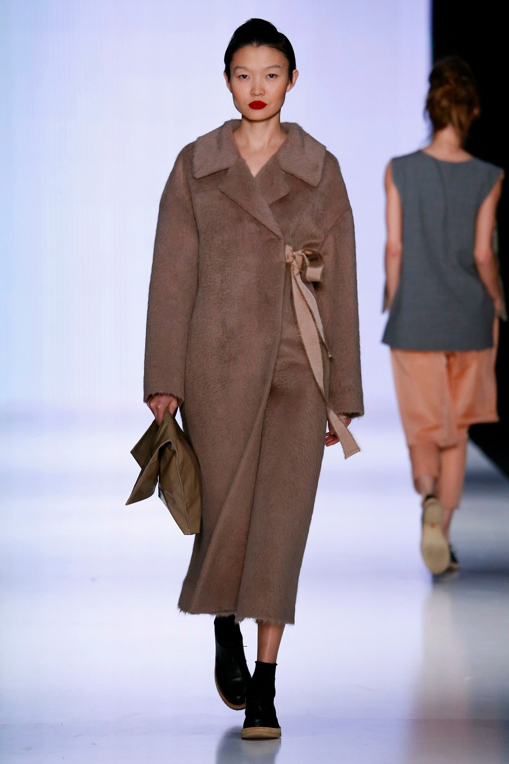 Julia Nikolaeva Russia F/W 16 Look 21