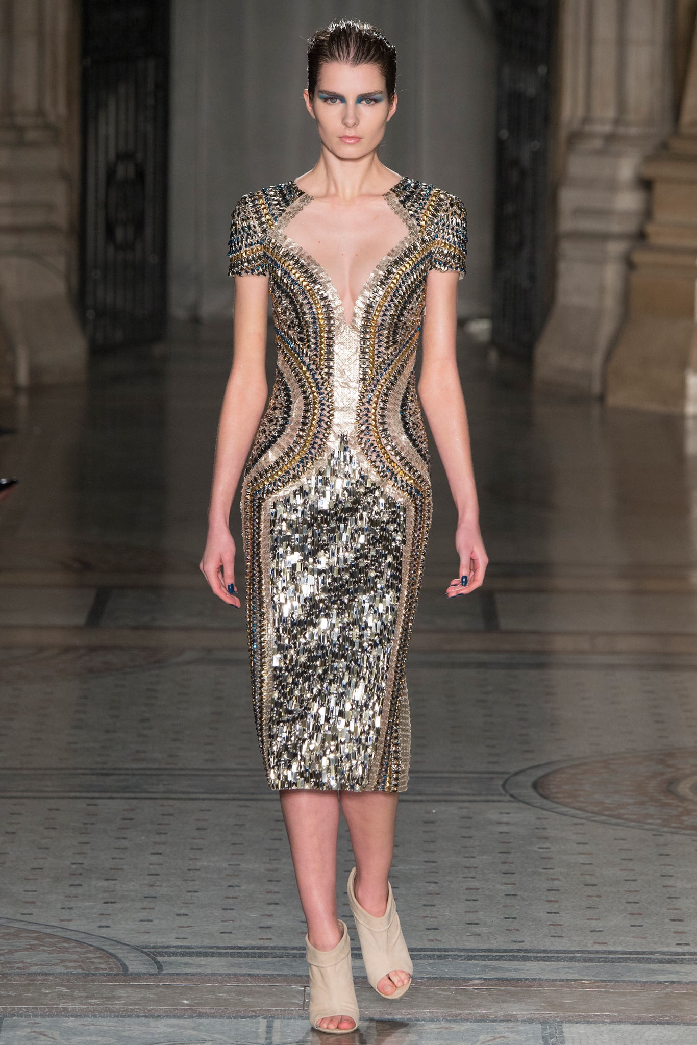 Julien Macdonald F/W 14 Look 9