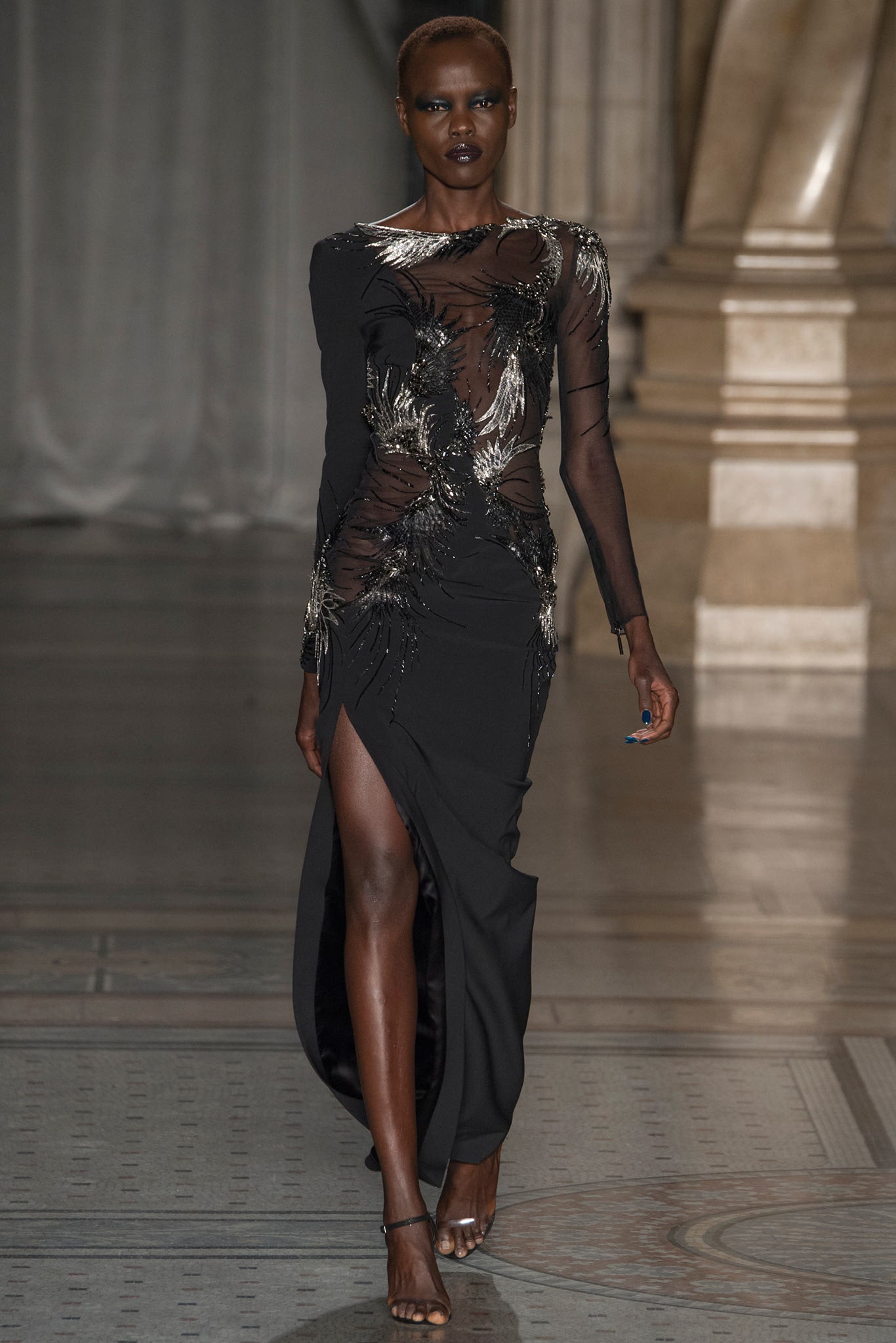 Julien Macdonald F/W 14 Look 25