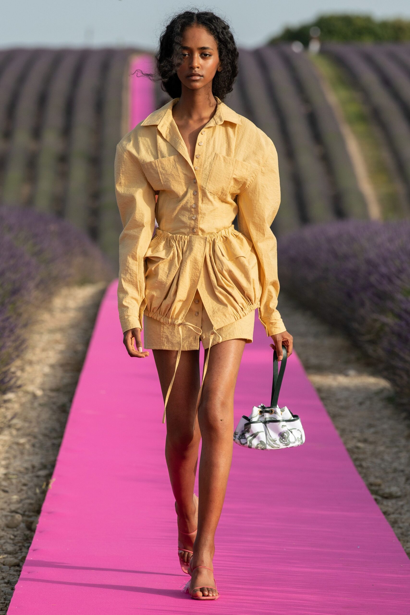 Jacquemus S/S 20 Look 61