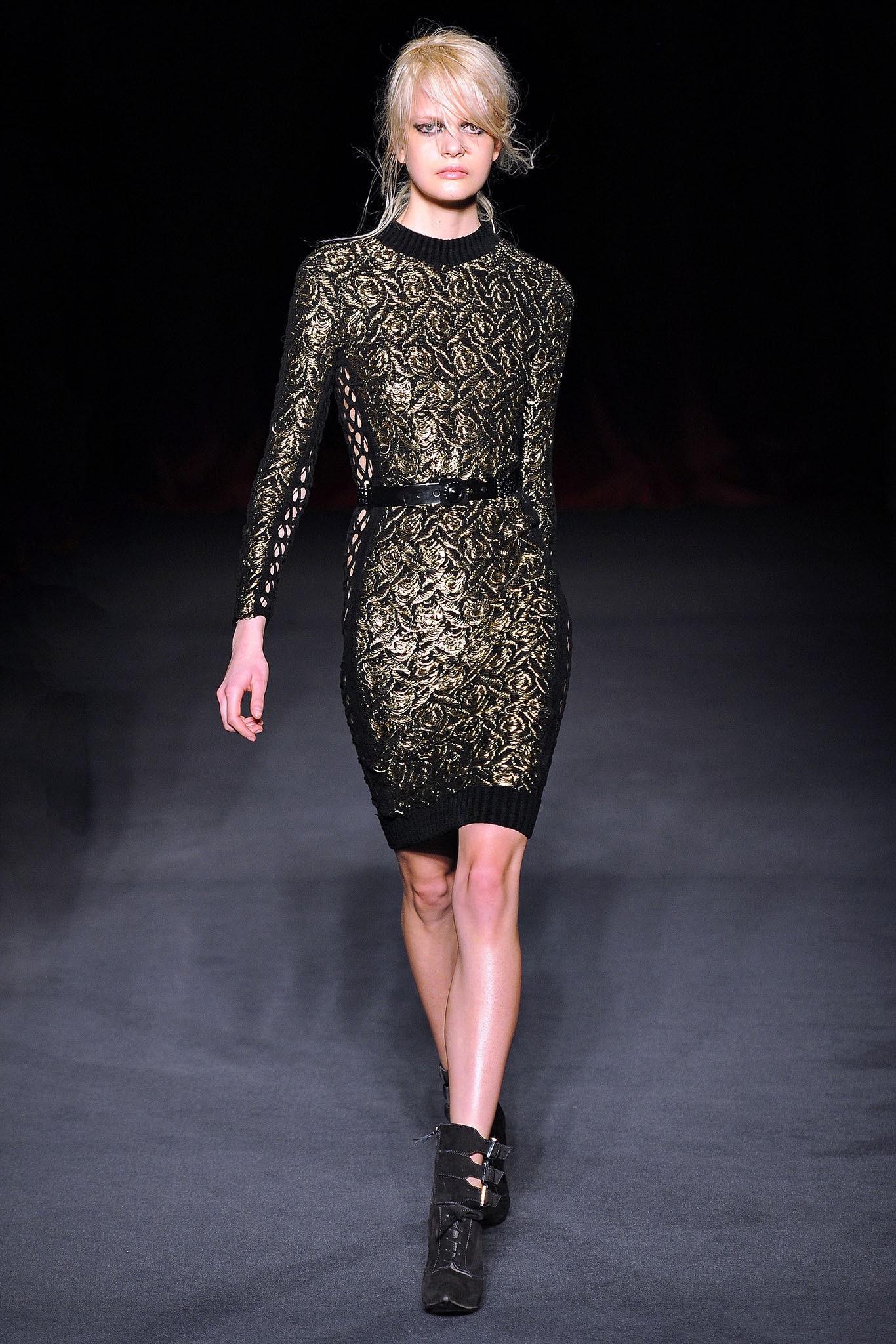 Julien Macdonald F/W 13 Look 11