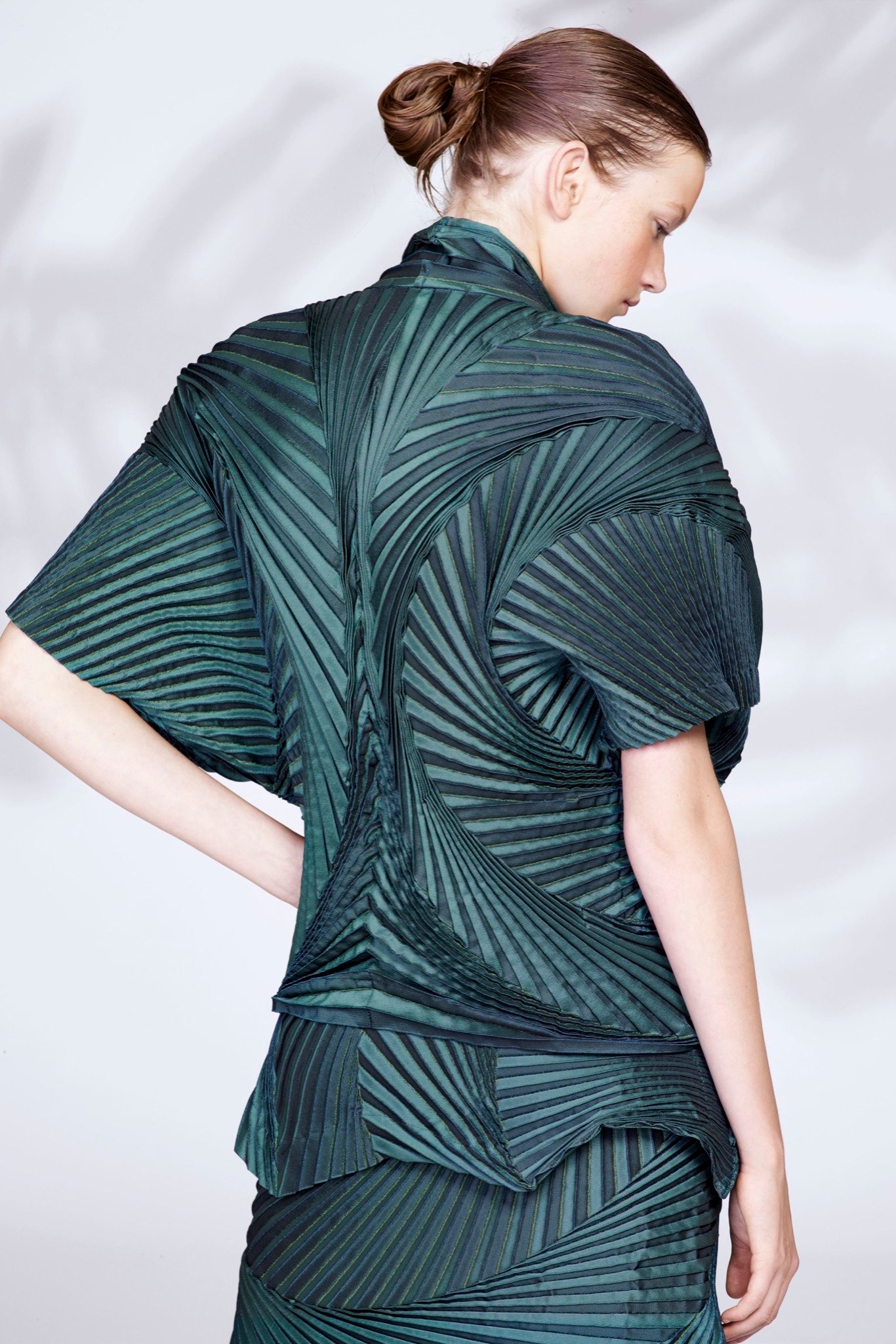 Issey Miyake Resort 16 Look 2
