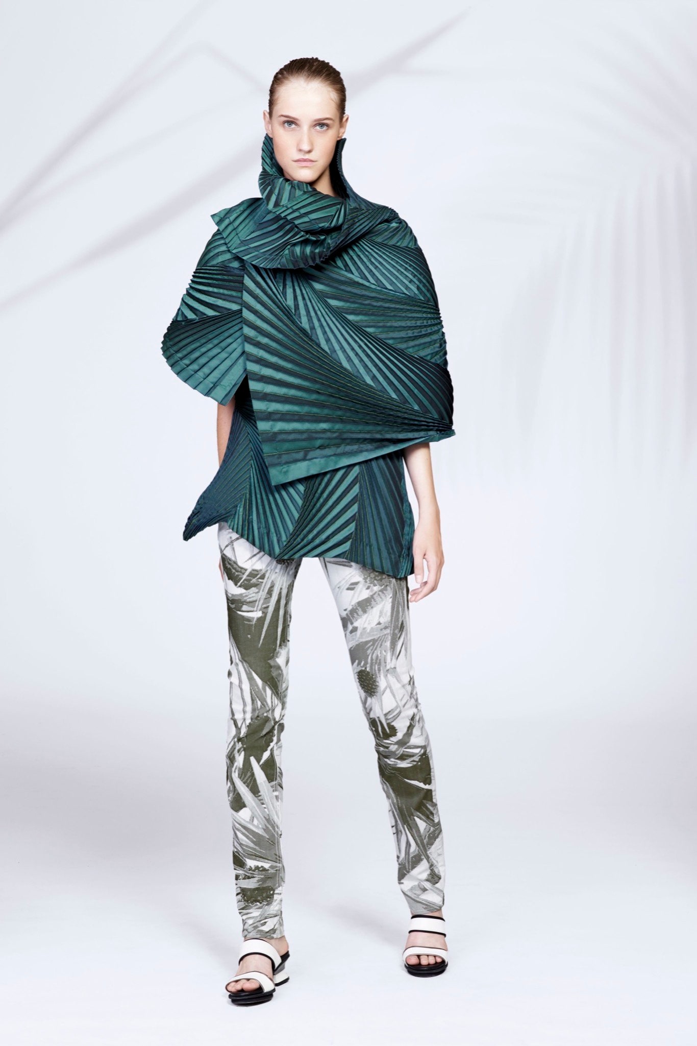 Issey Miyake Resort 16 Look 3