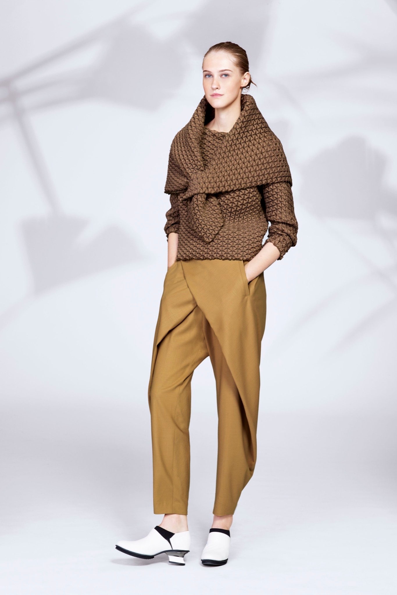 Issey Miyake Resort 16 Look 10