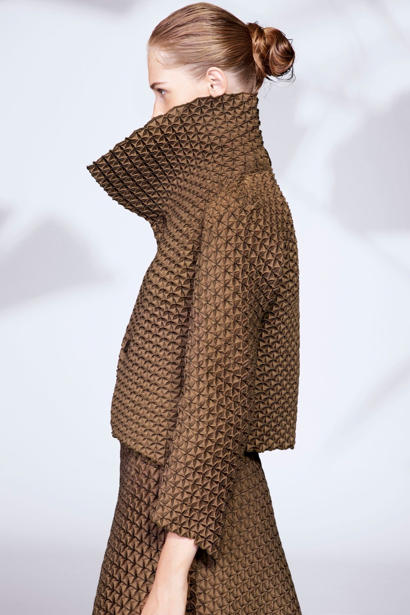 Issey Miyake Resort 16 Look 11
