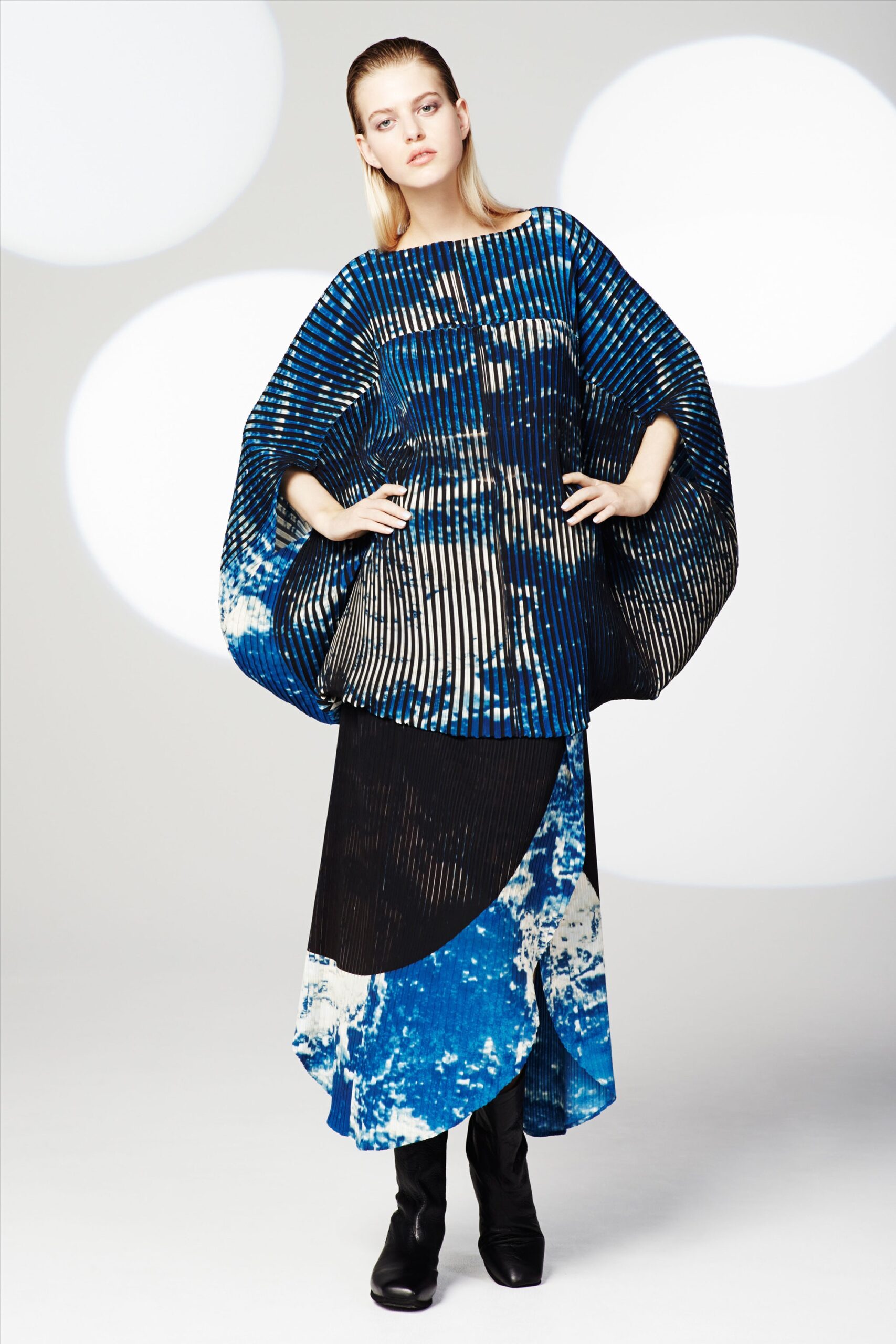Issey Miyake F/W 16 Look 24