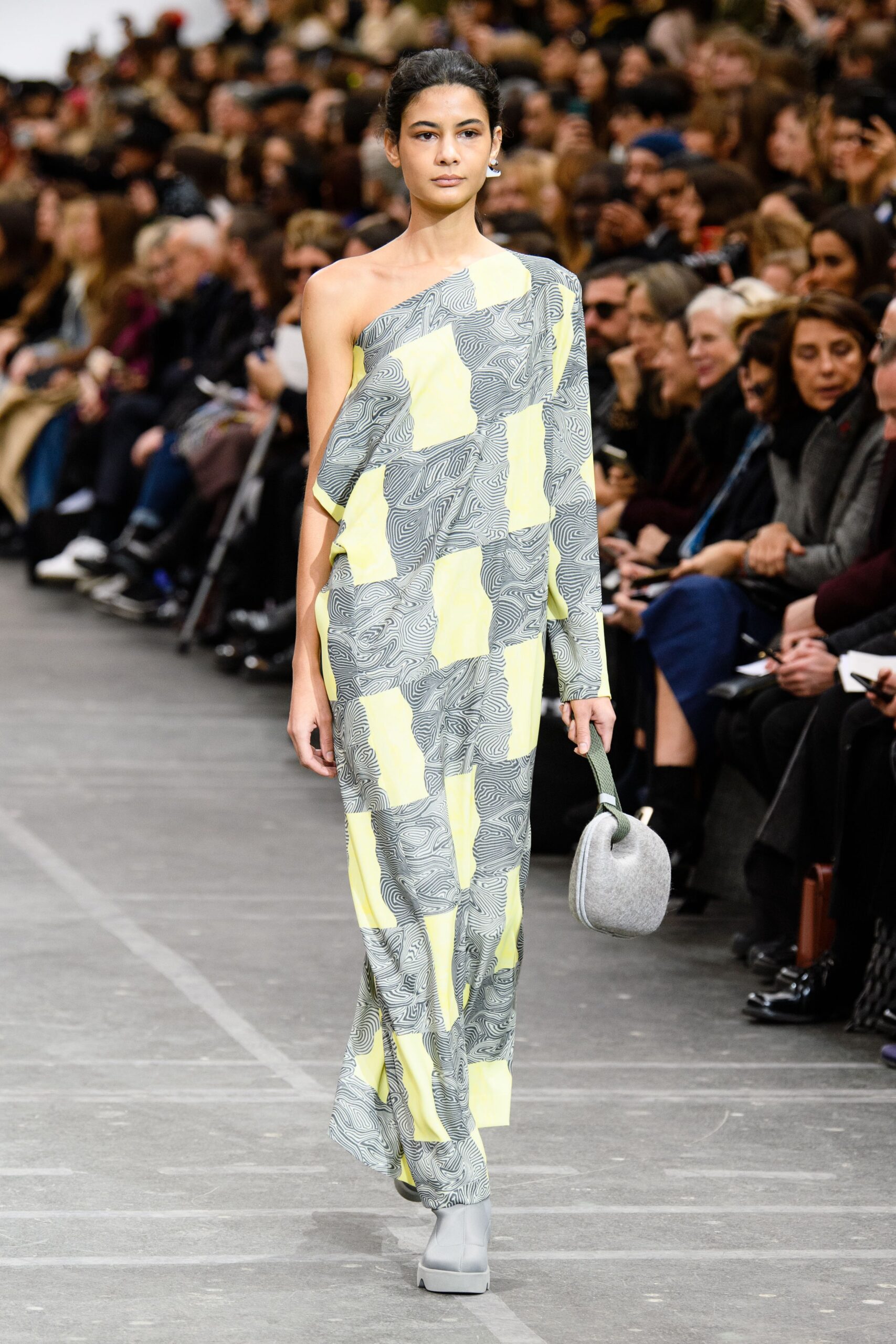 Issey Miyake F/W 20 Look 21
