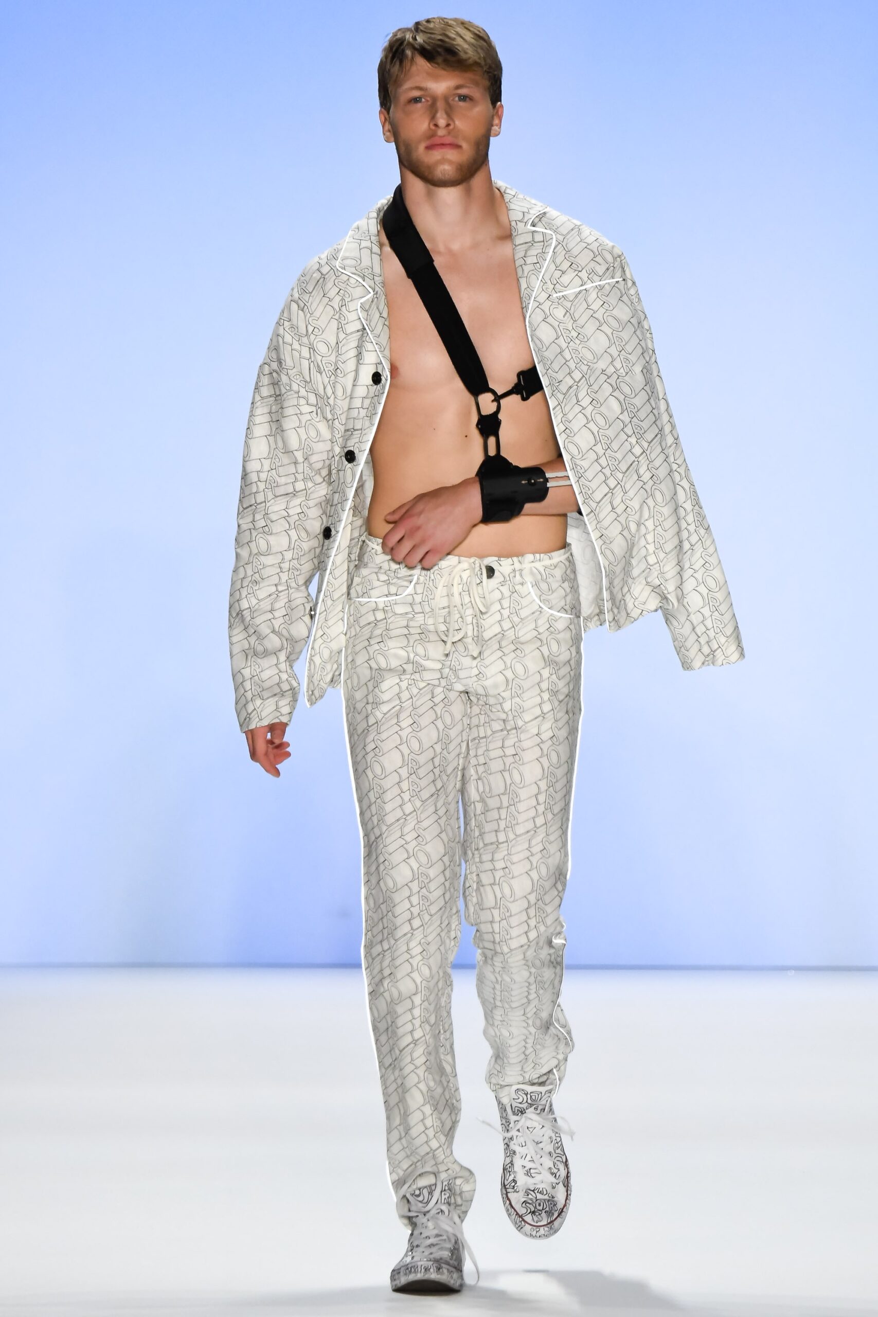 Julian Zigerli Berlin S/S 17 Look 14