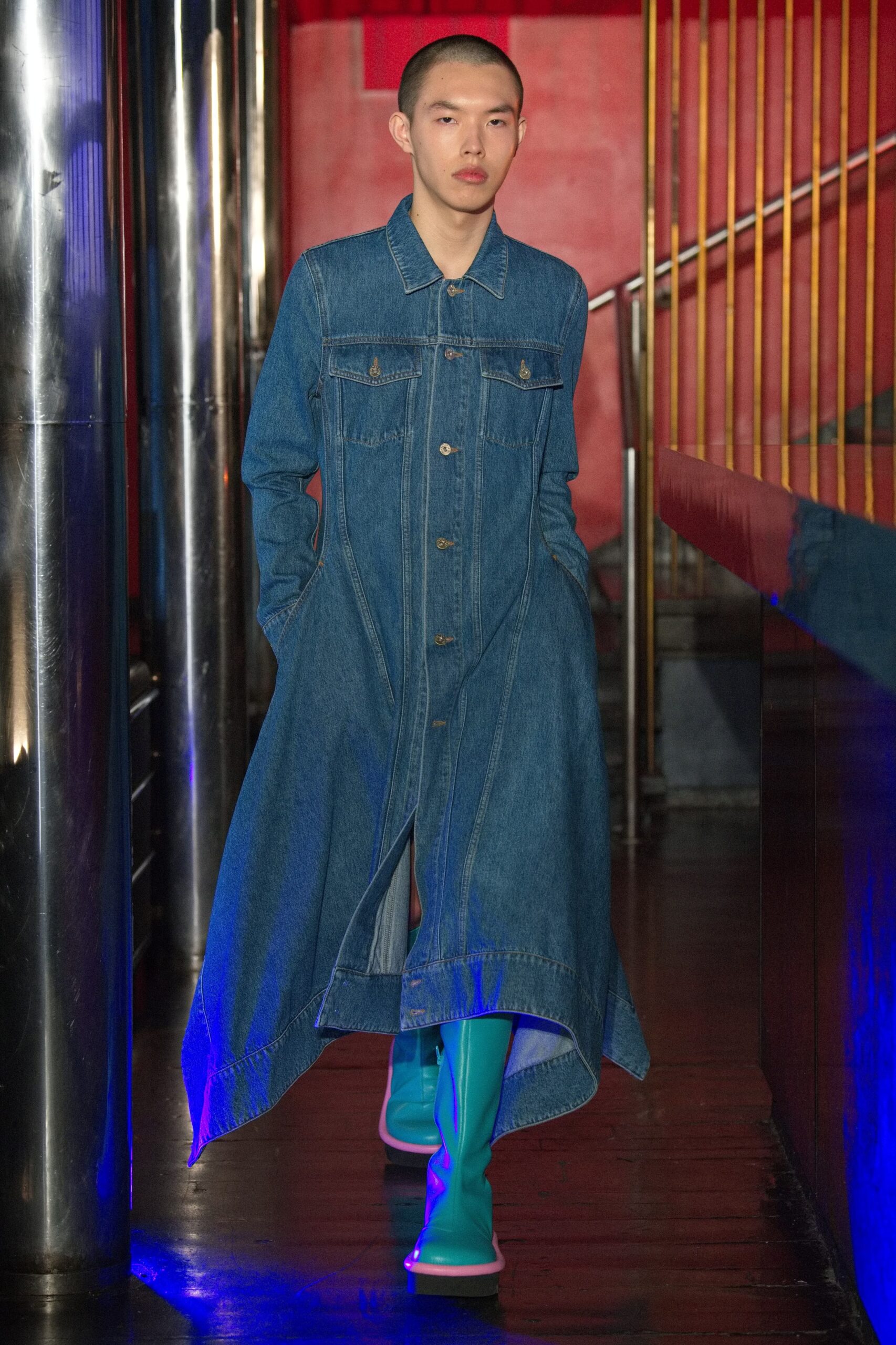 JW Anderson F/W 22 Menswear Look 25