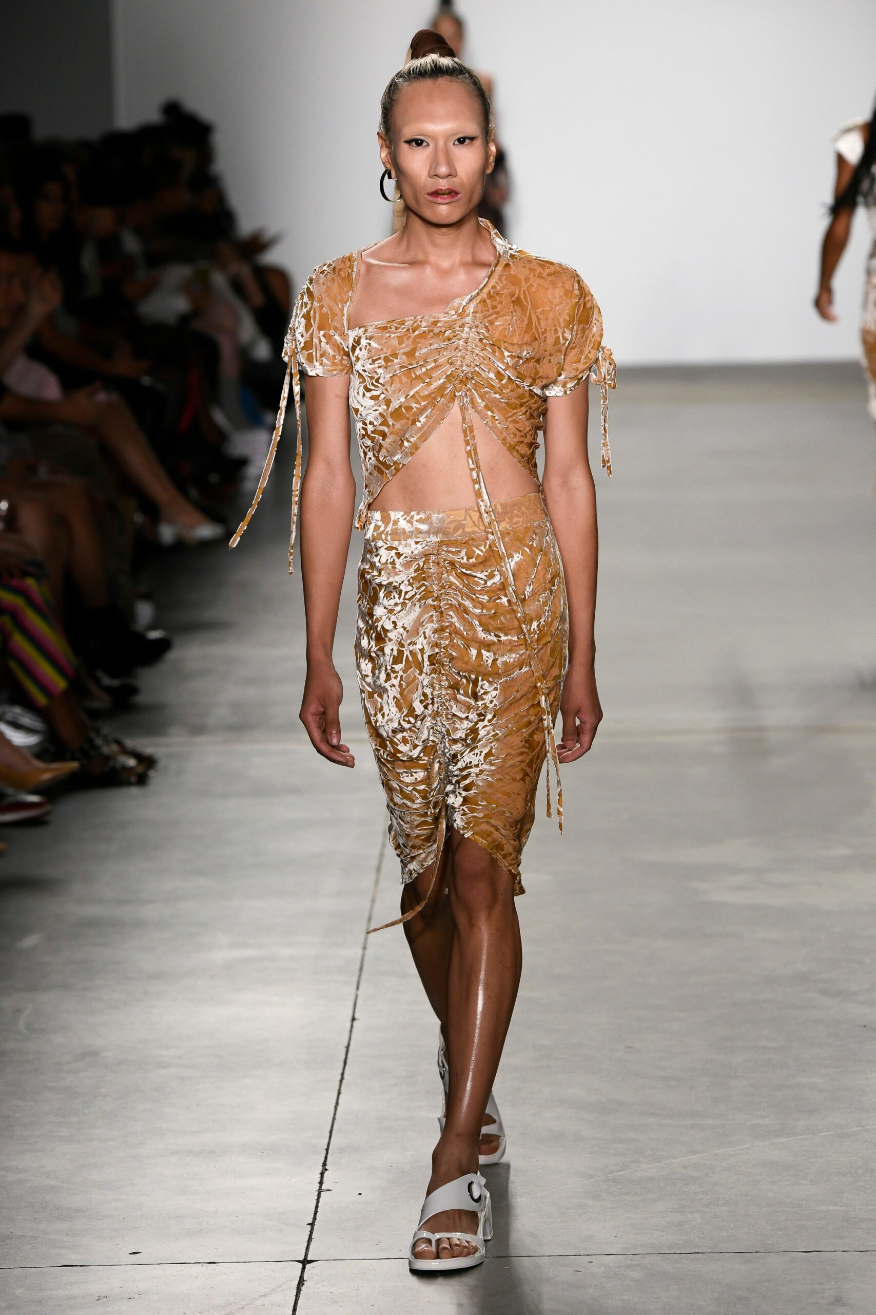 Kim Shui S/S 19 Look 26
