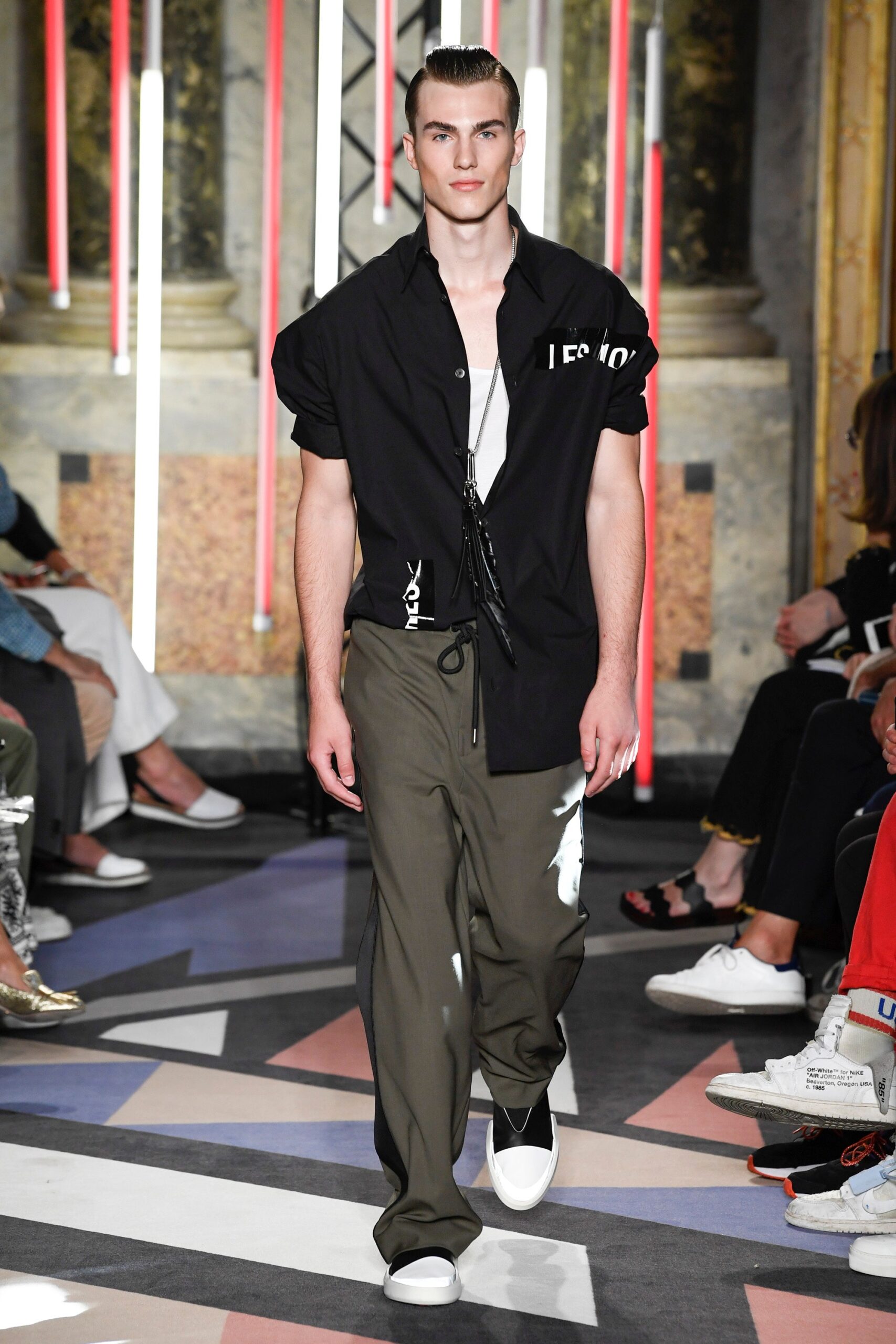 Les Hommes S/S 19 Menswear Look 16