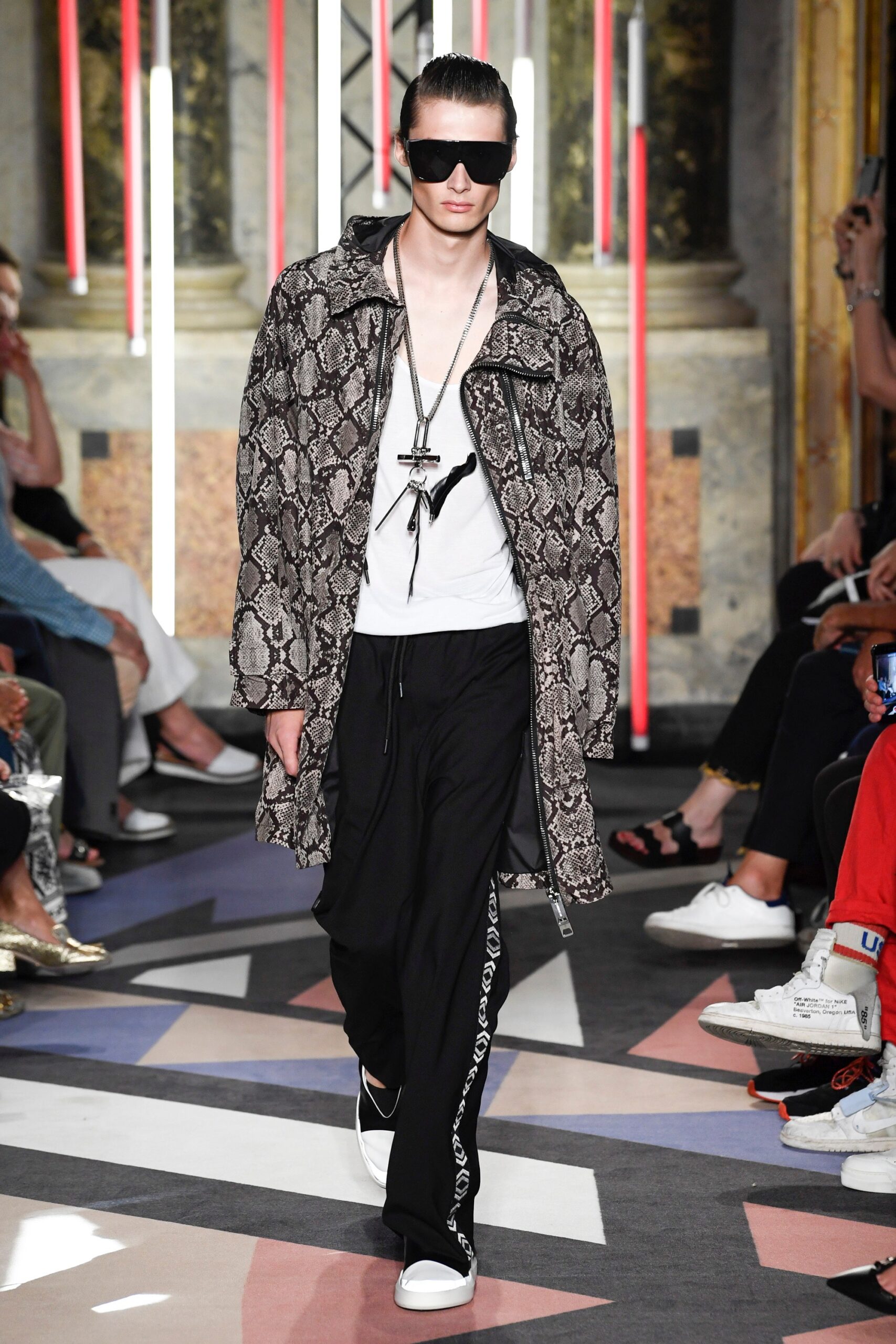 Les Hommes S/S 19 Menswear Look 19