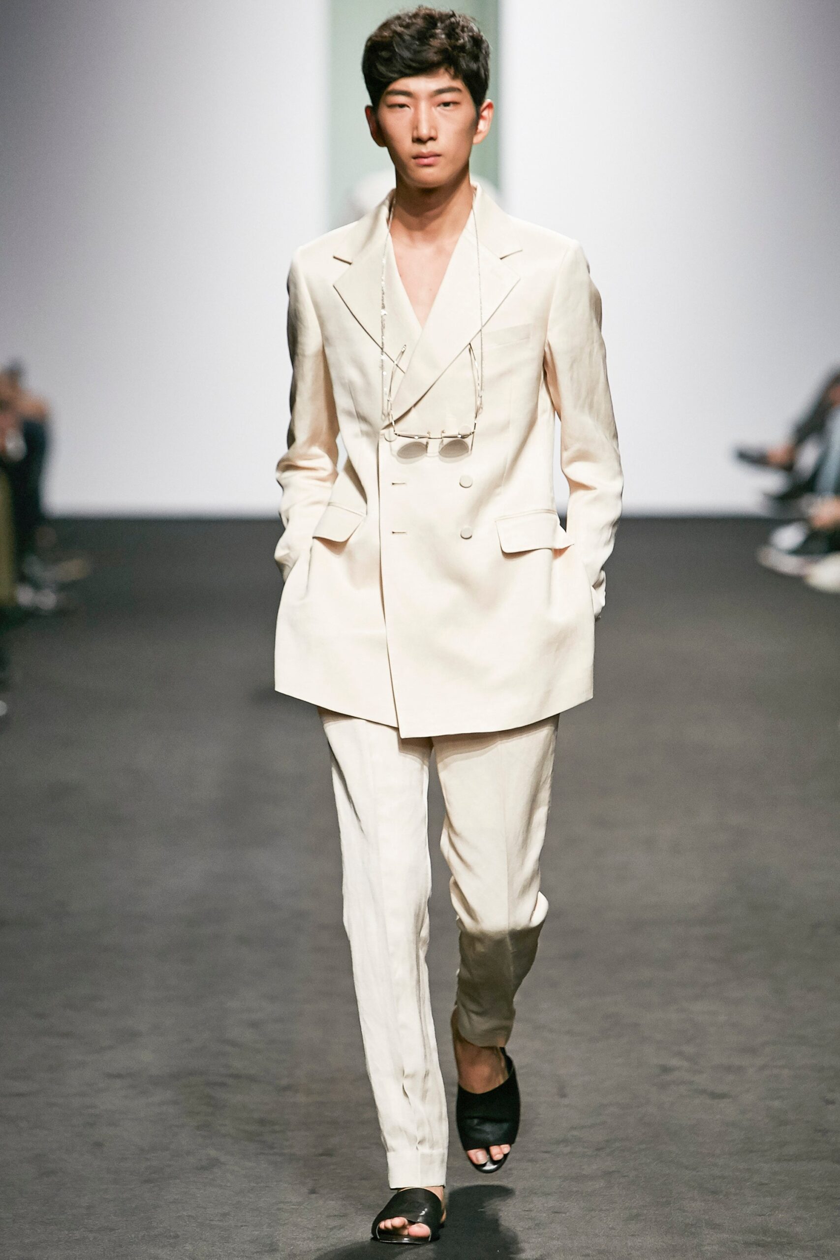 Kim Seo Ryong Seoul S/S 16 Look 14