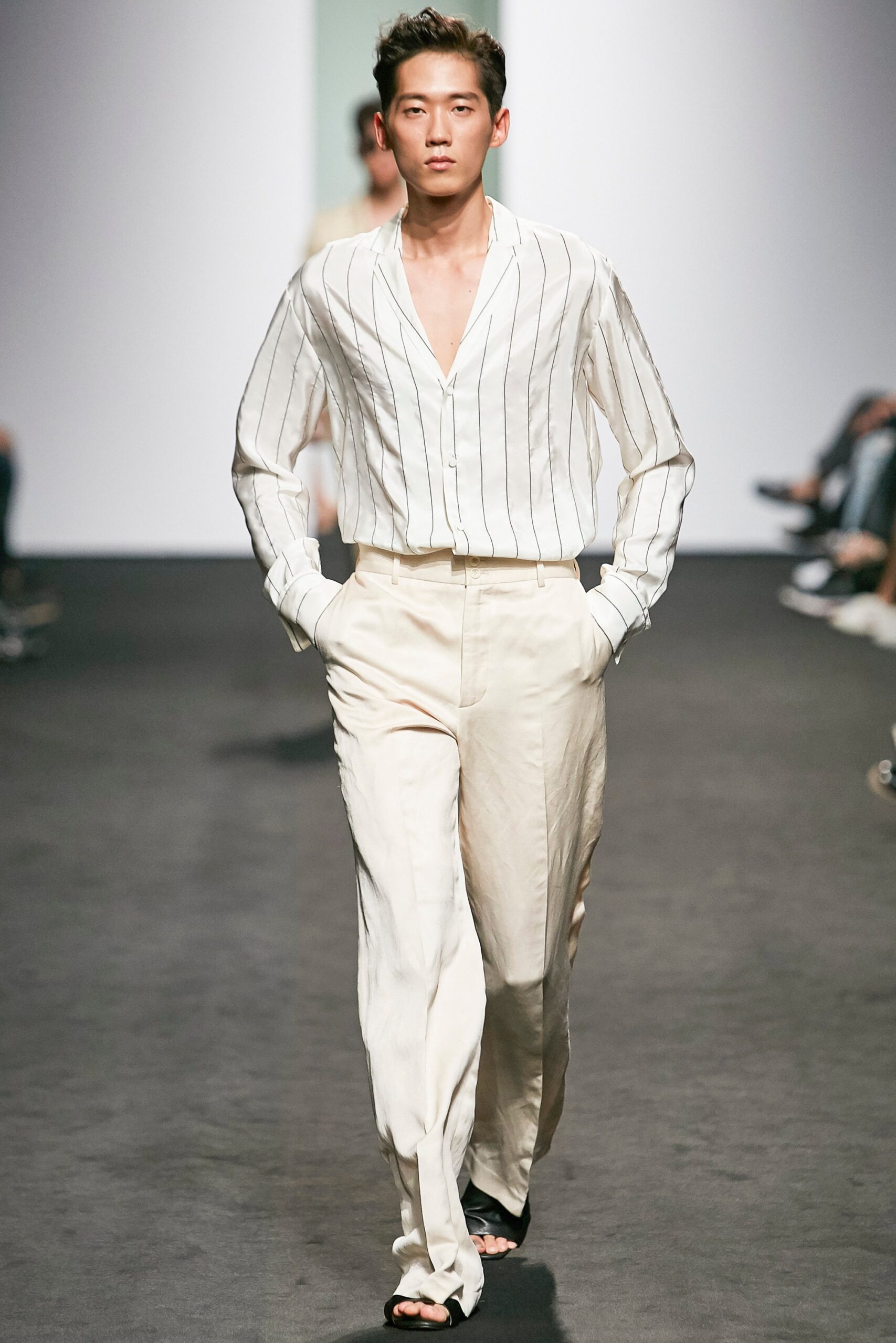 Kim Seo Ryong Seoul S/S 16 Look 15